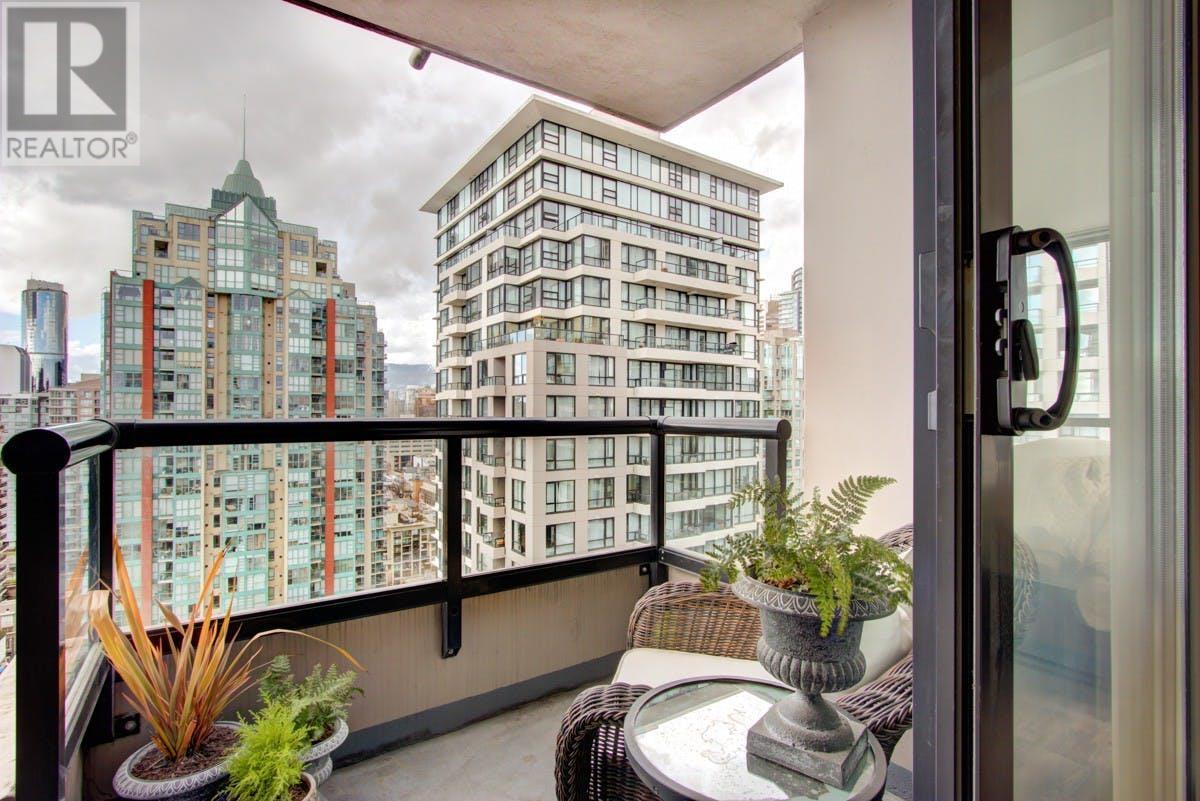 2702 977 Mainland Street, Vancouver, British Columbia  V6B 1T2 - Photo 1 - R2962045