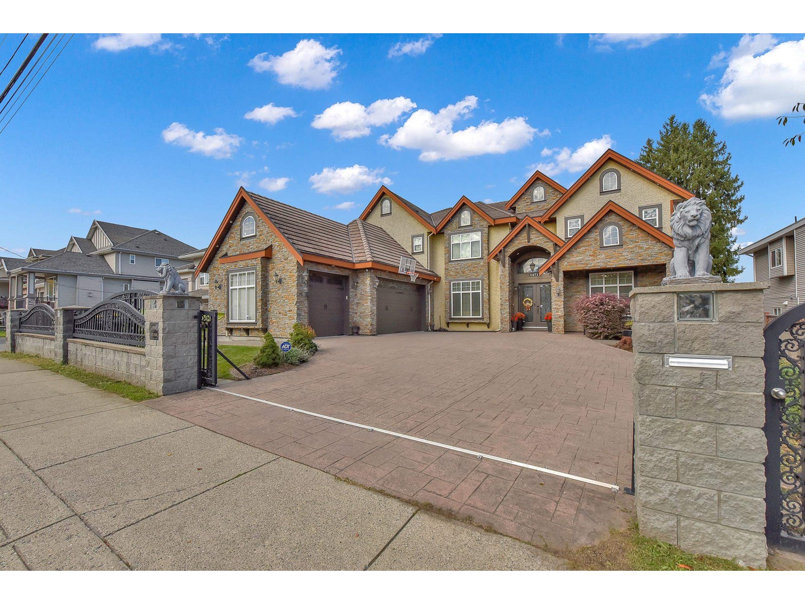 Property at 14711 76 AVENUE image 3