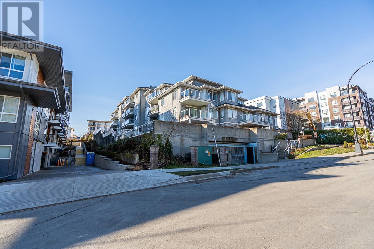 403 11671 Fraser Street, Maple Ridge, British Columbia  V2X 6C4 - Photo 3 - R2974253