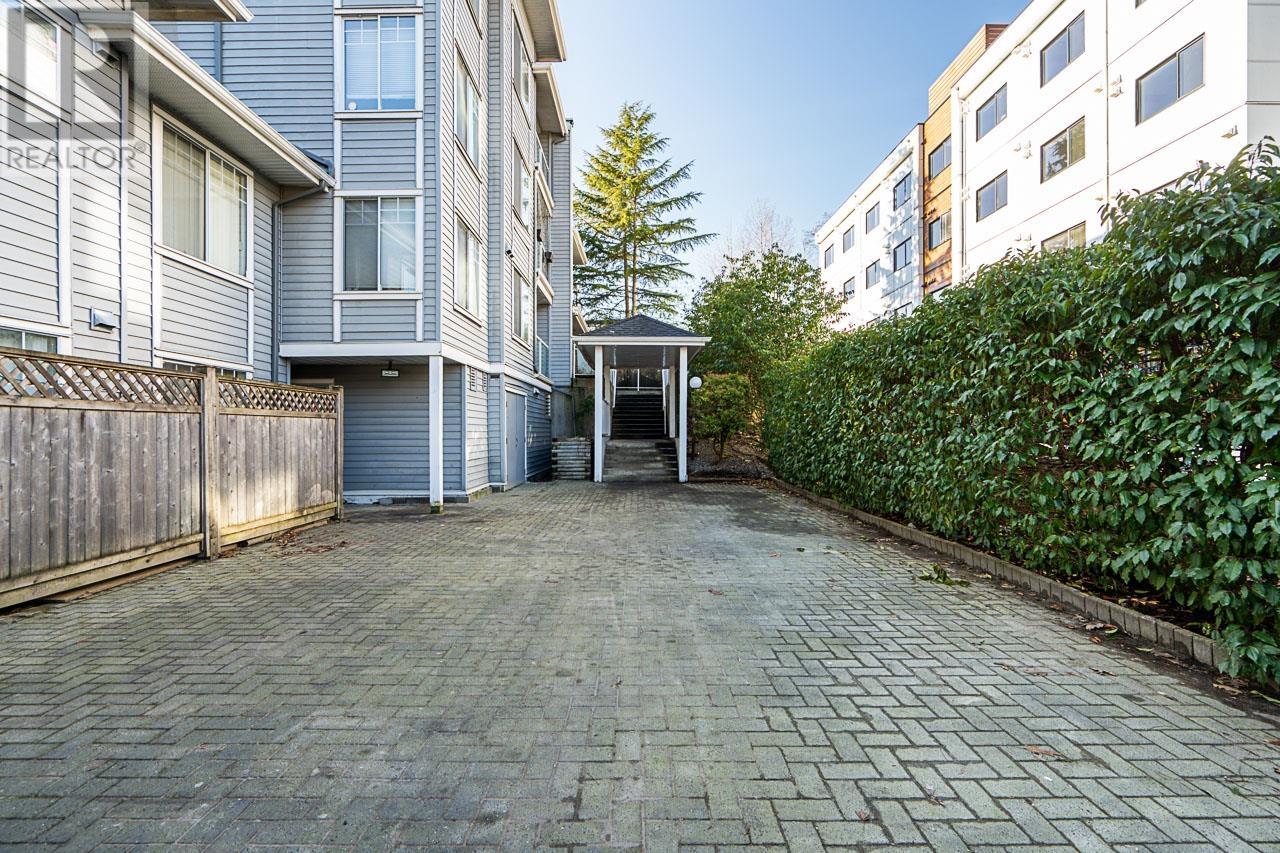 403 11671 Fraser Street, Maple Ridge, British Columbia  V2X 6C4 - Photo 4 - R2974253