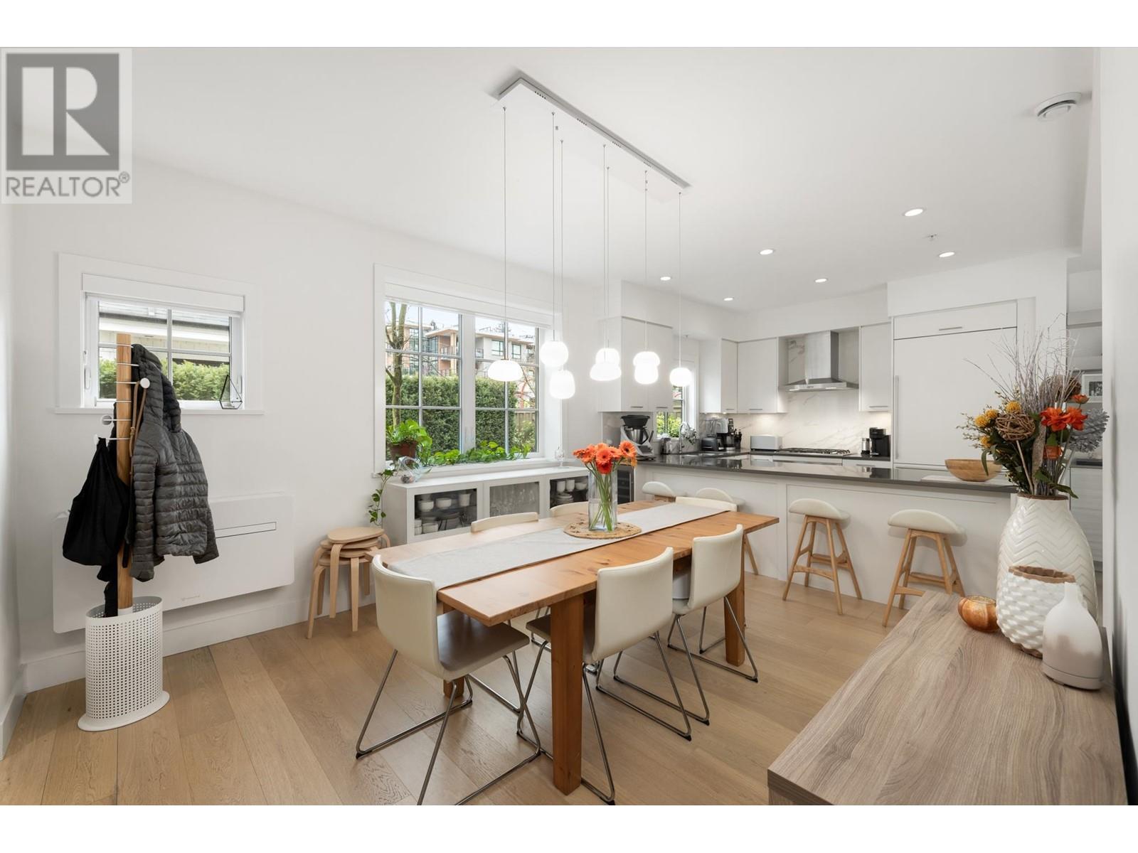 15 1133 Ridgewood Drive, North Vancouver, British Columbia  V7R 0A5 - Photo 5 - R2974458