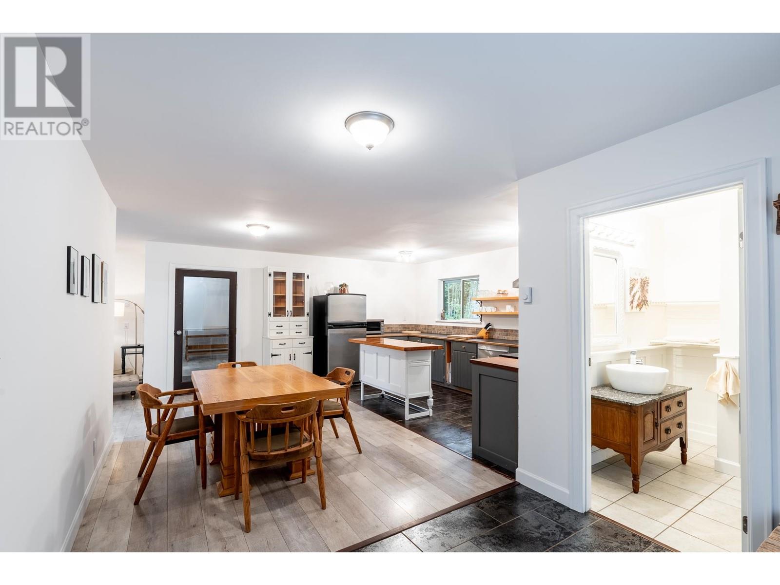 943/937 Stewart Road, Gibsons, British Columbia  V0N 1V7 - Photo 22 - R2974502