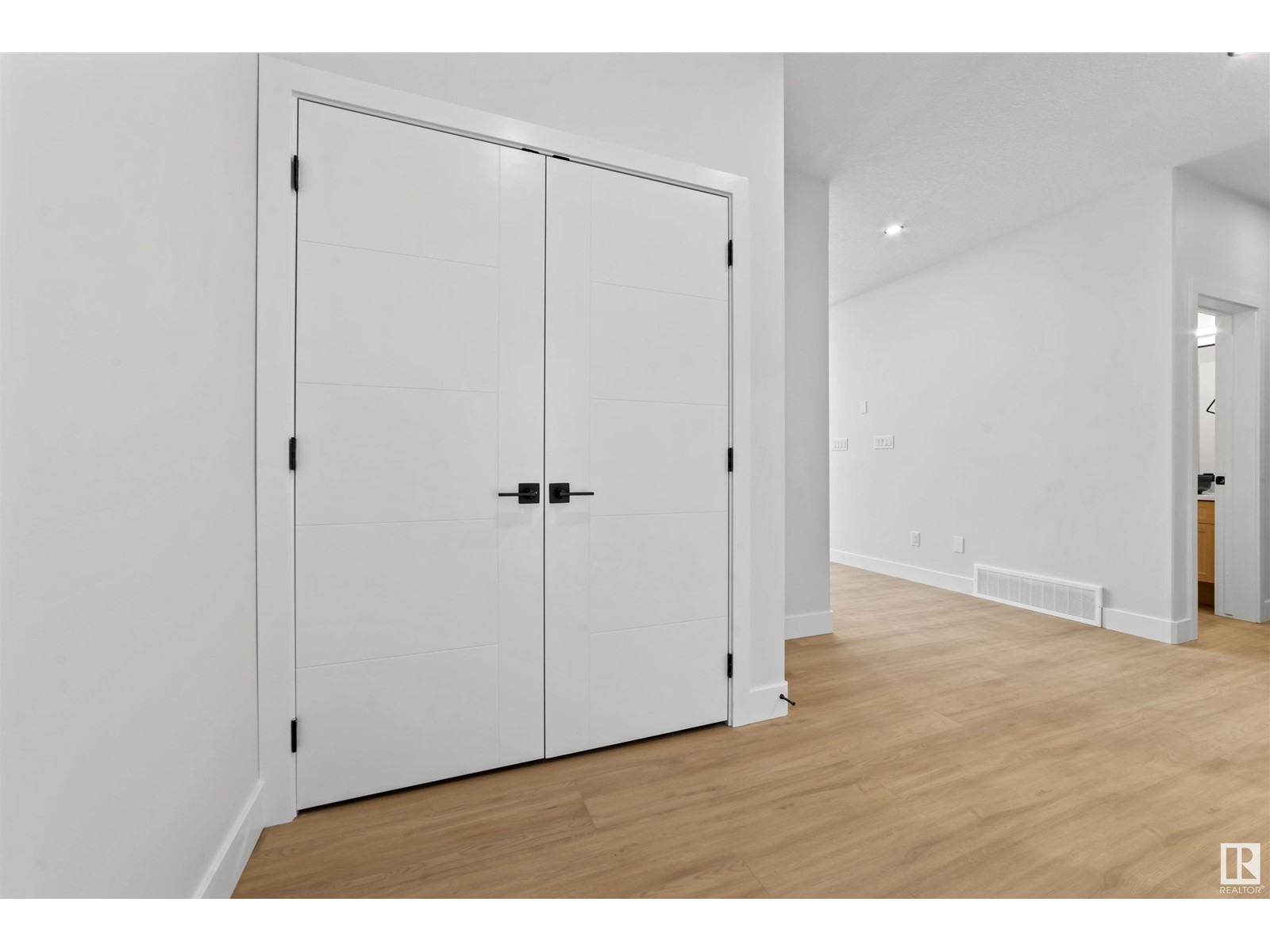 194 Cavanagh Common Sw, Edmonton, Alberta  T6W 4H4 - Photo 8 - E4424275