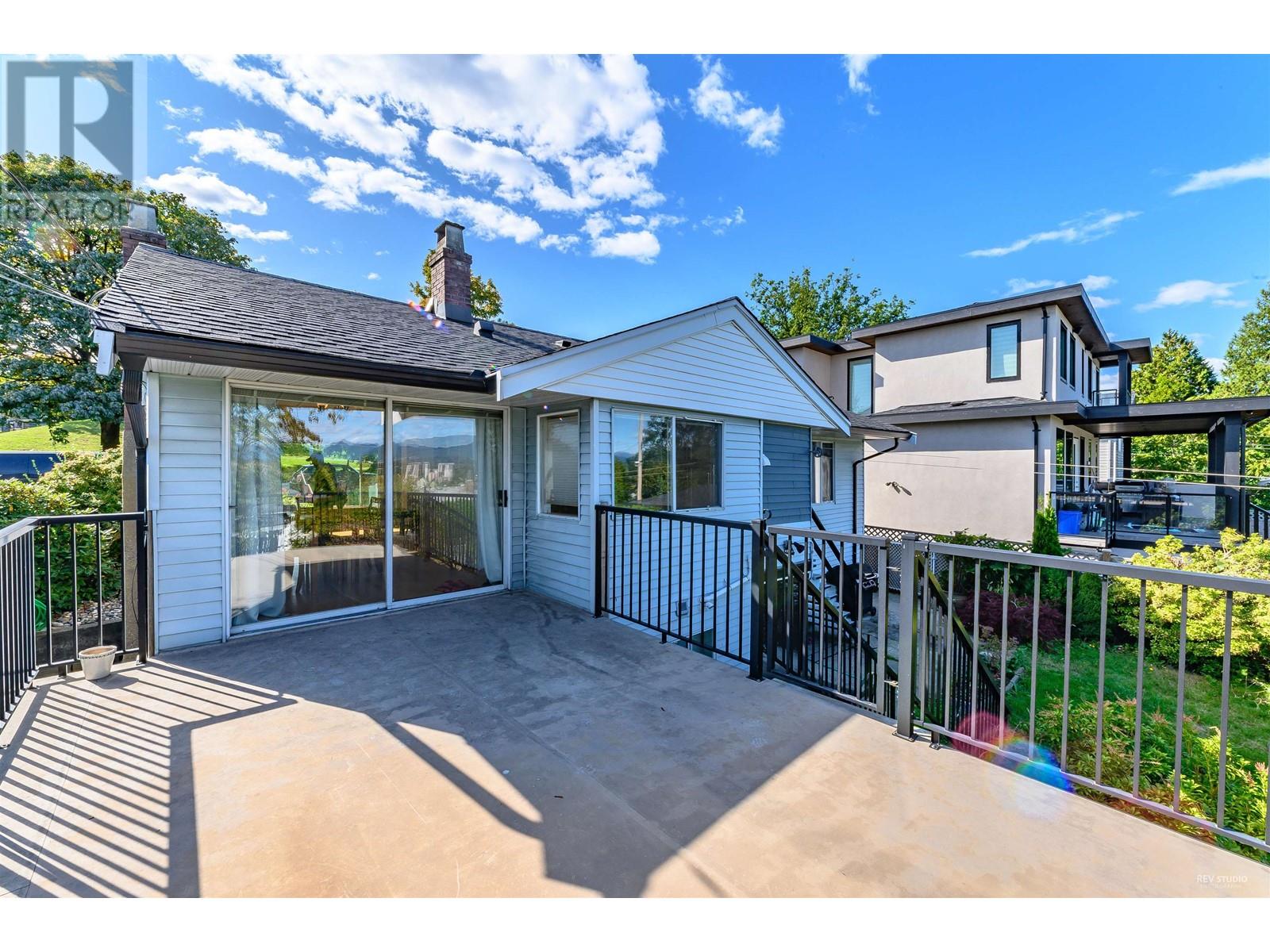 7766 Cariboo Road, Burnaby, British Columbia  V3N 4B5 - Photo 4 - R2974115