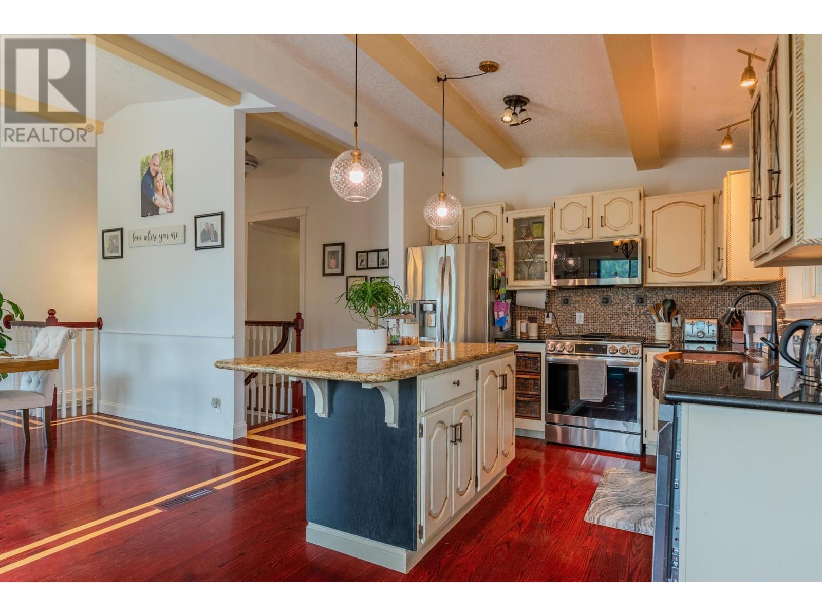 Property at 924 7TH Street image 5