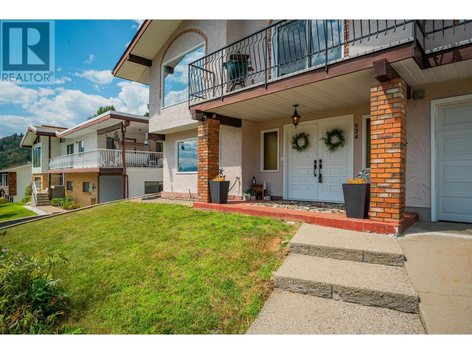 Property at 924 7TH Street image 2