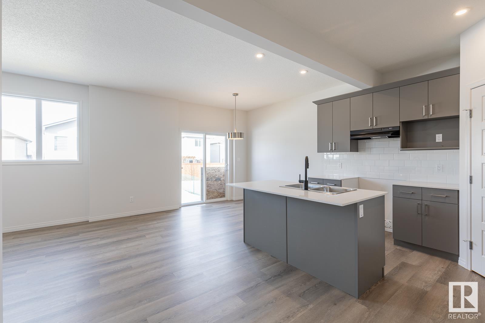 Property at 74 SILVERSTONE DR image 3