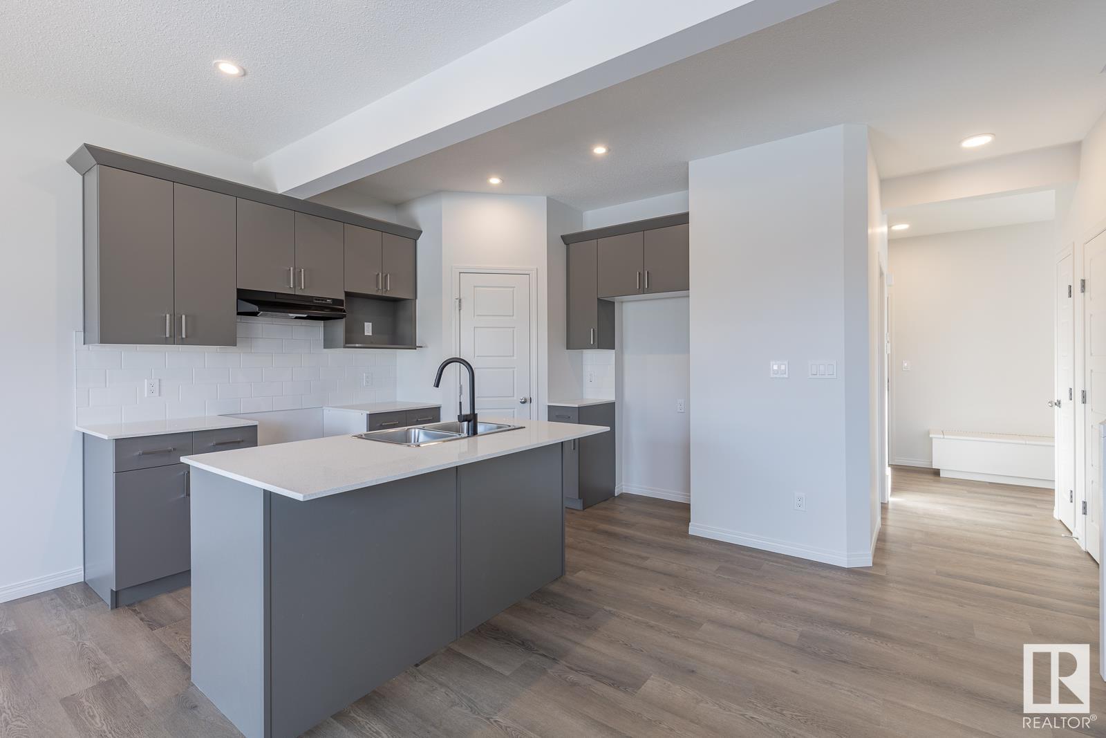 Property at 74 SILVERSTONE DR image 4