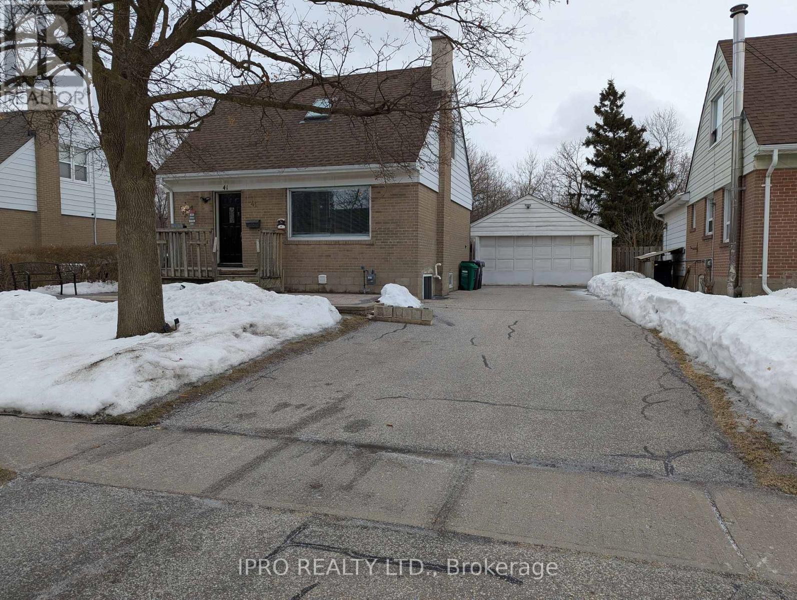 41 MCCAUL STREET, brampton (brampton north), Ontario