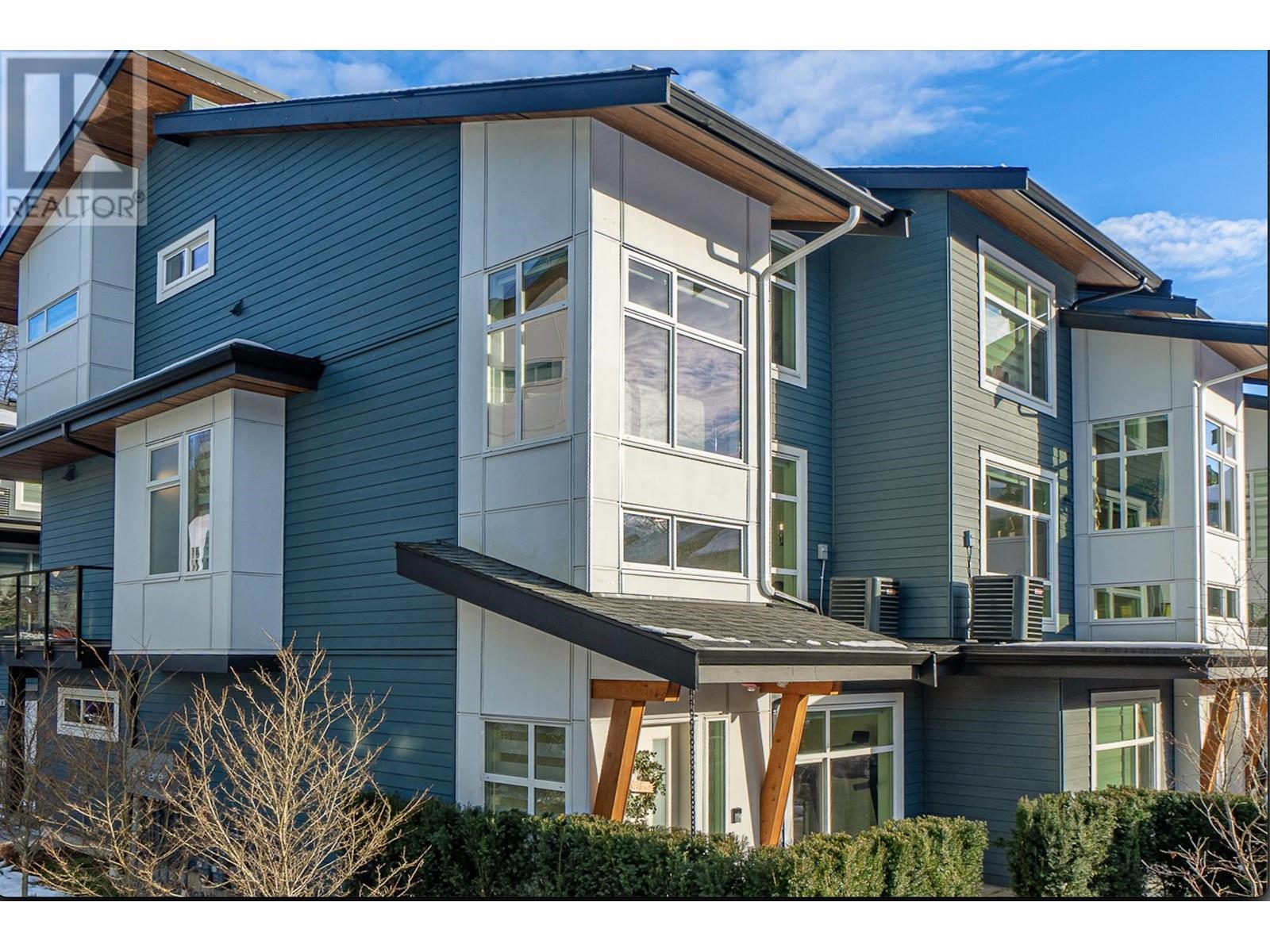 8 933 Premier Street, North Vancouver, British Columbia  V7J 0E4 - Photo 1 - R2974275