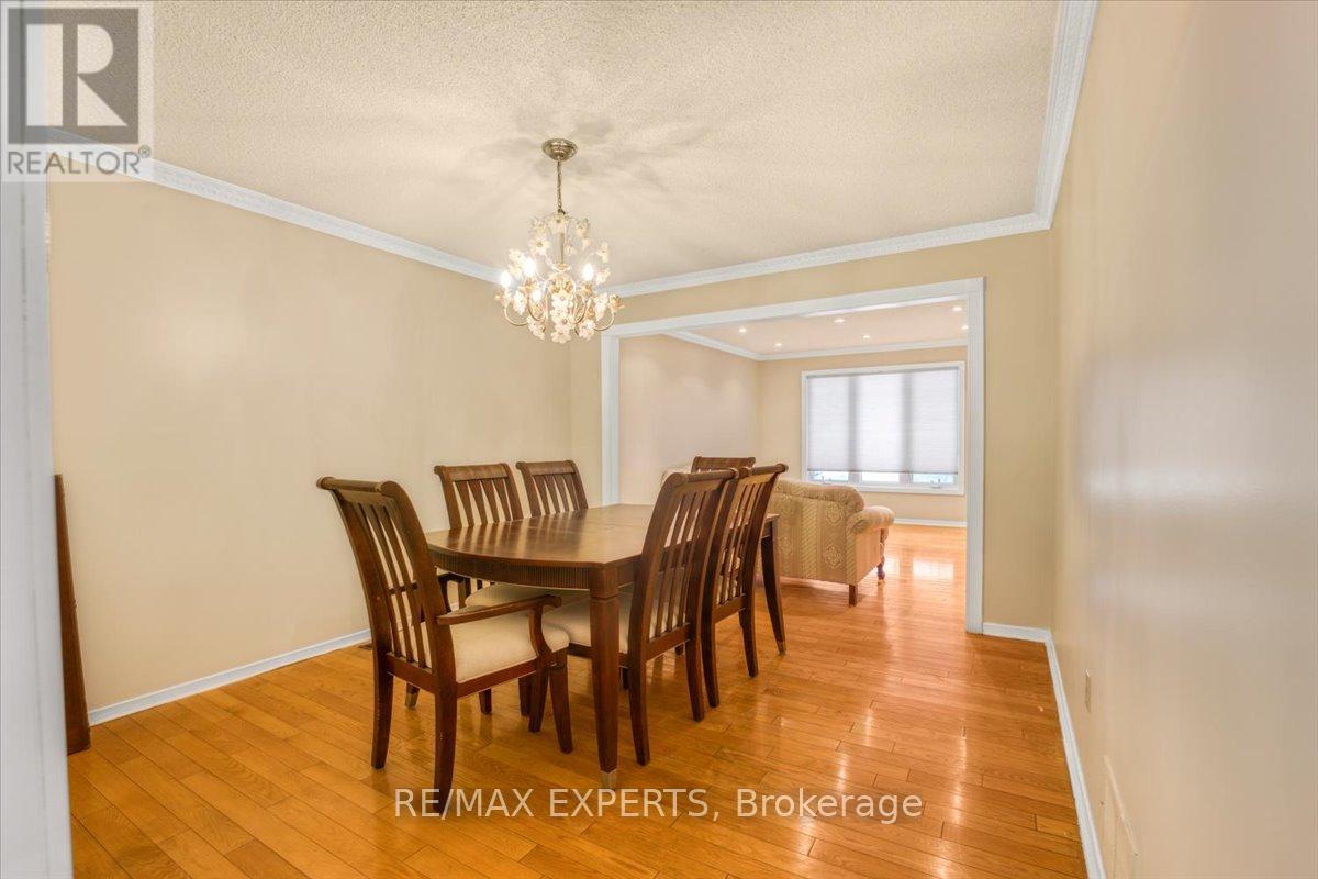 15 Woodlot Crescent, Toronto, Ontario  M9W 6T2 - Photo 7 - W12004291