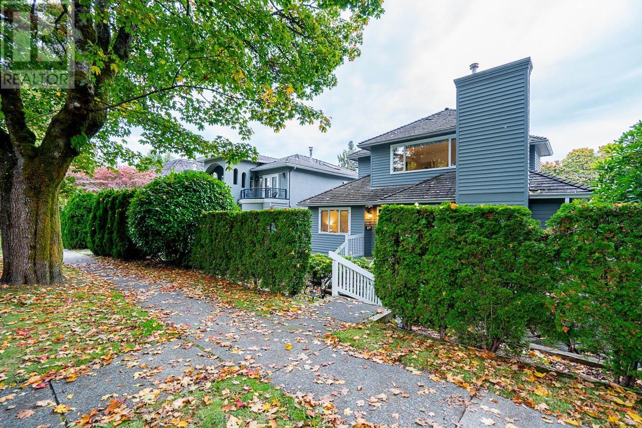 Listing Picture 6 of 38 : 825 W 23RD AVENUE, Vancouver / 溫哥華 - 魯藝地產 Yvonne Lu Group - MLS Medallion Club Member