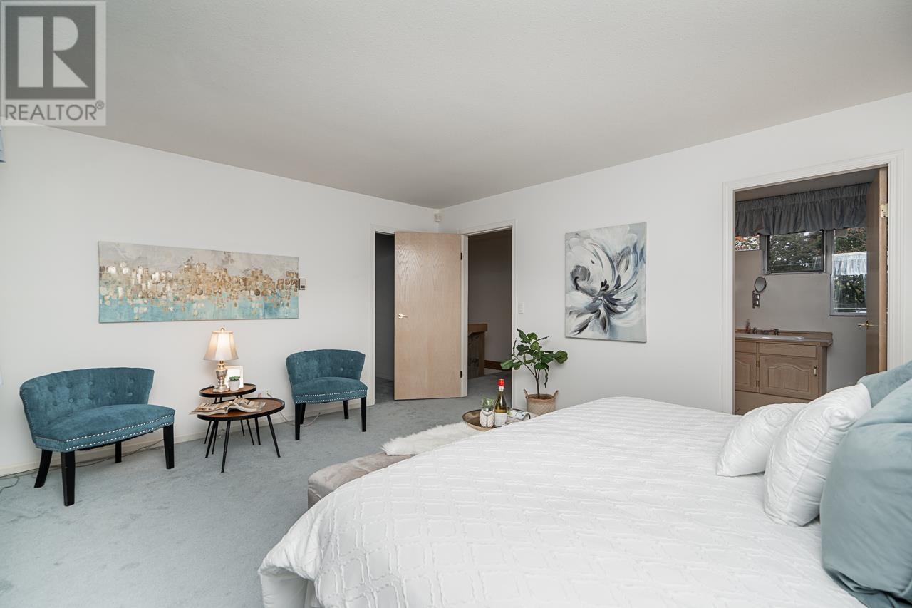 Listing Picture 17 of 38 : 825 W 23RD AVENUE, Vancouver / 溫哥華 - 魯藝地產 Yvonne Lu Group - MLS Medallion Club Member