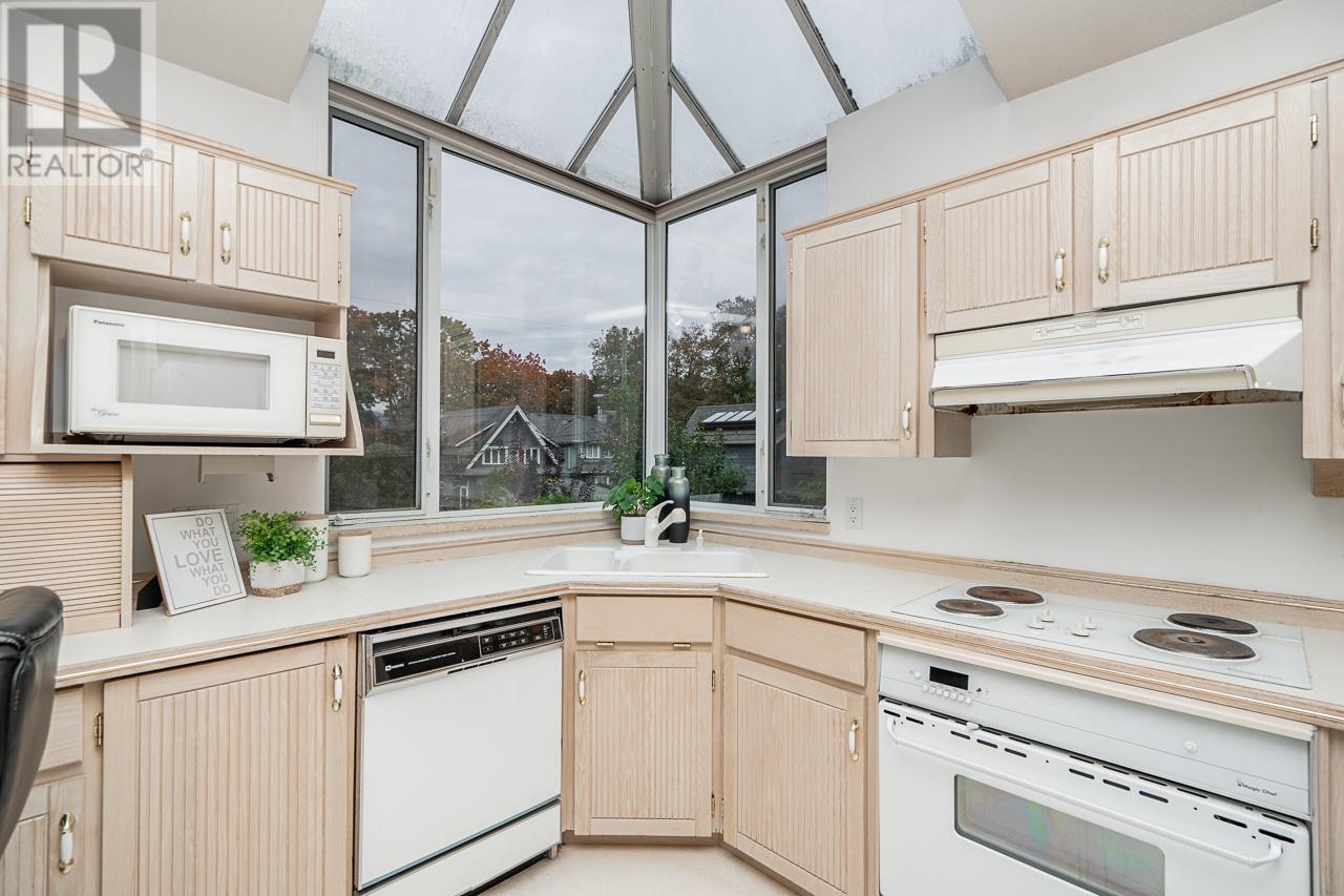 Listing Picture 26 of 38 : 825 W 23RD AVENUE, Vancouver / 溫哥華 - 魯藝地產 Yvonne Lu Group - MLS Medallion Club Member