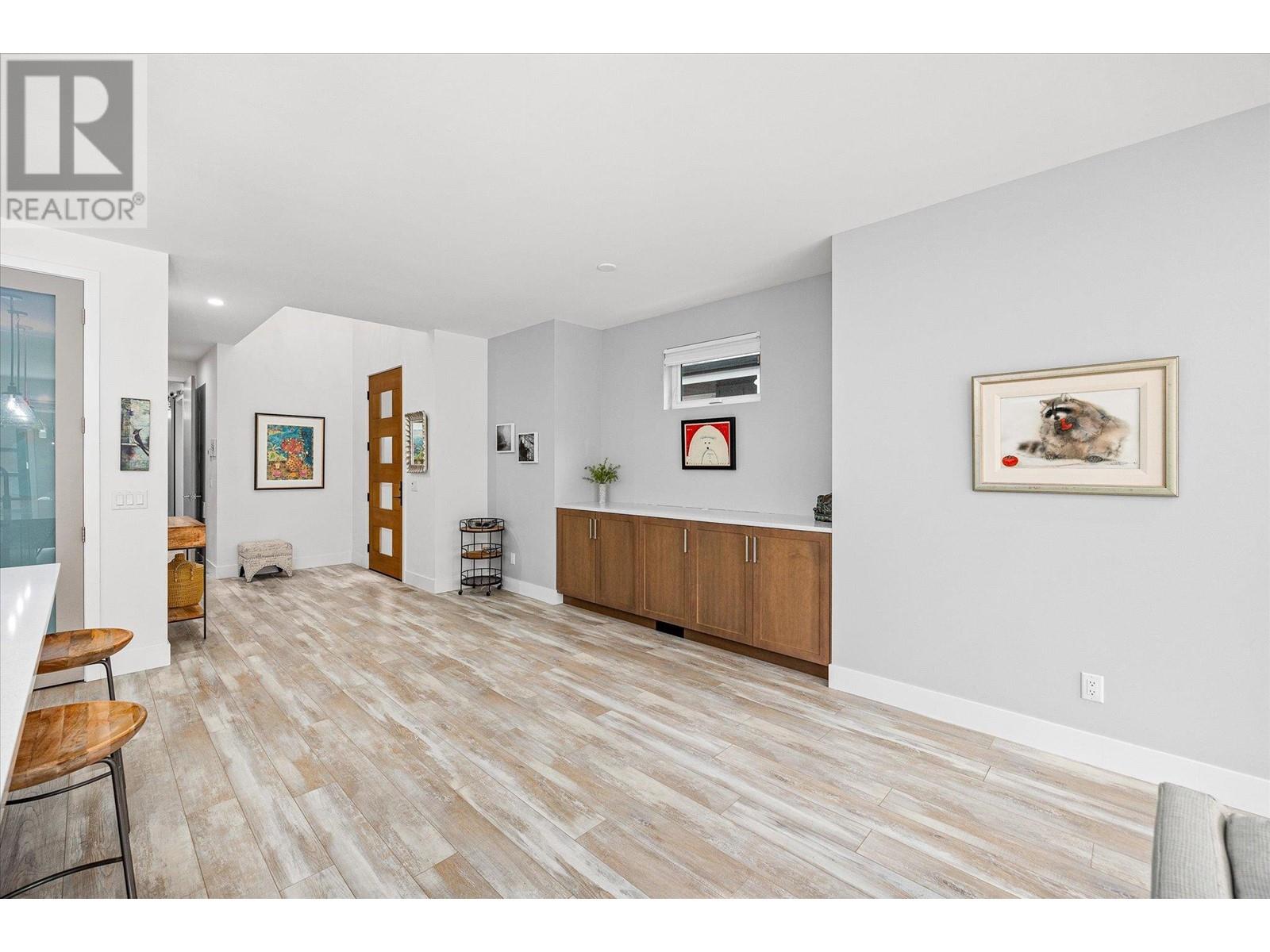 Property at 827 Saucier Avenue image 3
