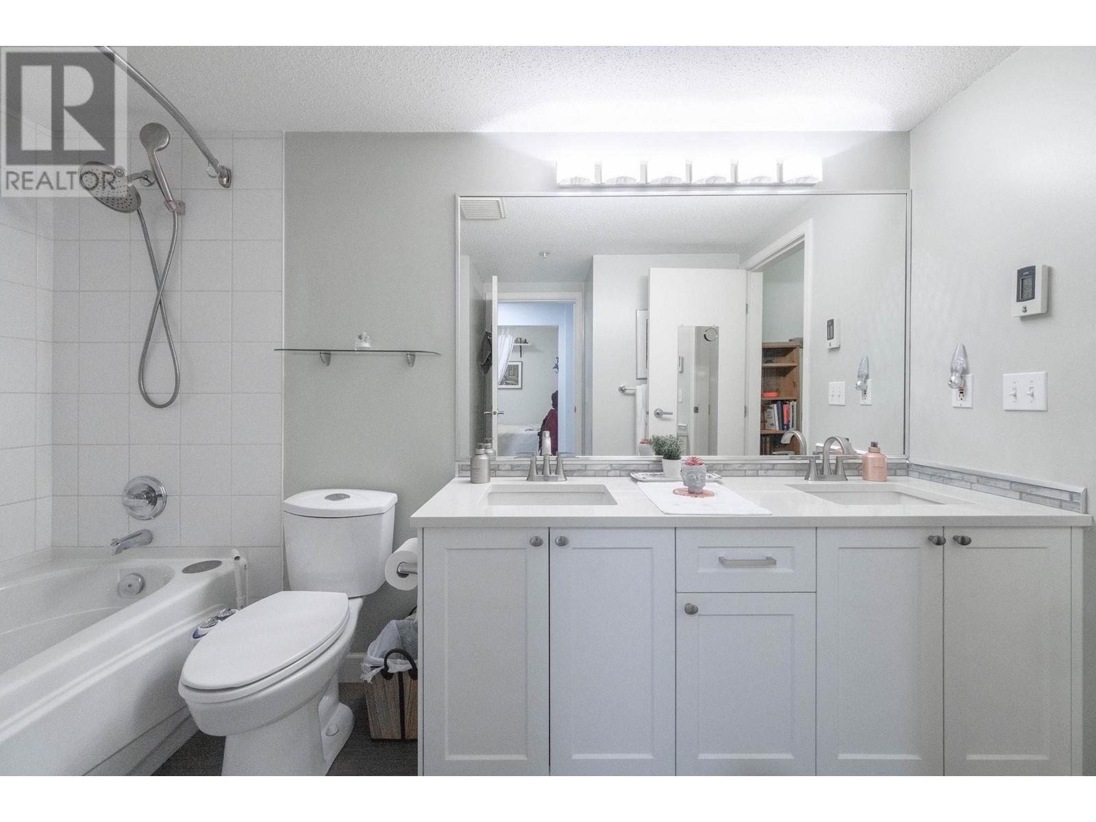 215 147 E 1st Street Street, North Vancouver, British Columbia  V7L 1B2 - Photo 21 - R2974512