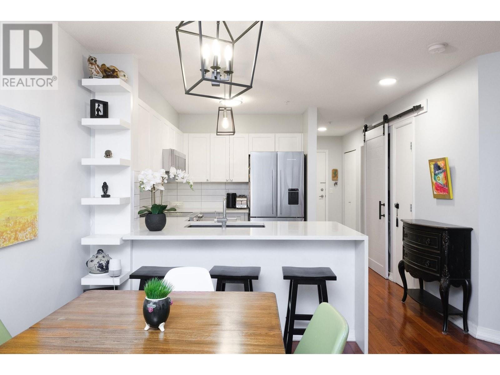 215 147 E 1st Street Street, North Vancouver, British Columbia  V7L 1B2 - Photo 6 - R2974512
