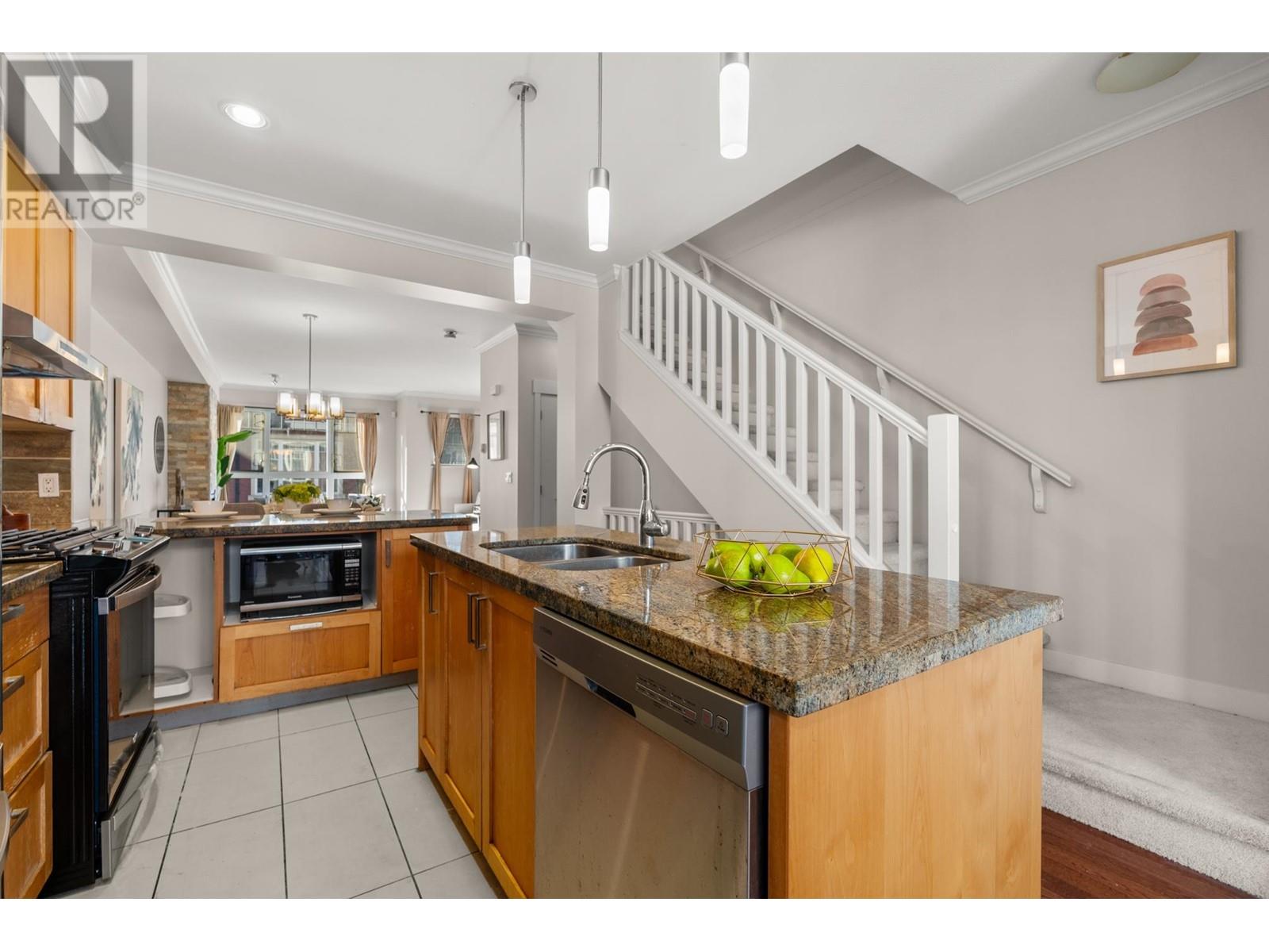 Listing Picture 12 of 36 : 7 6188 BIRCH STREET, Richmond / 烈治文 - 魯藝地產 Yvonne Lu Group - MLS Medallion Club Member