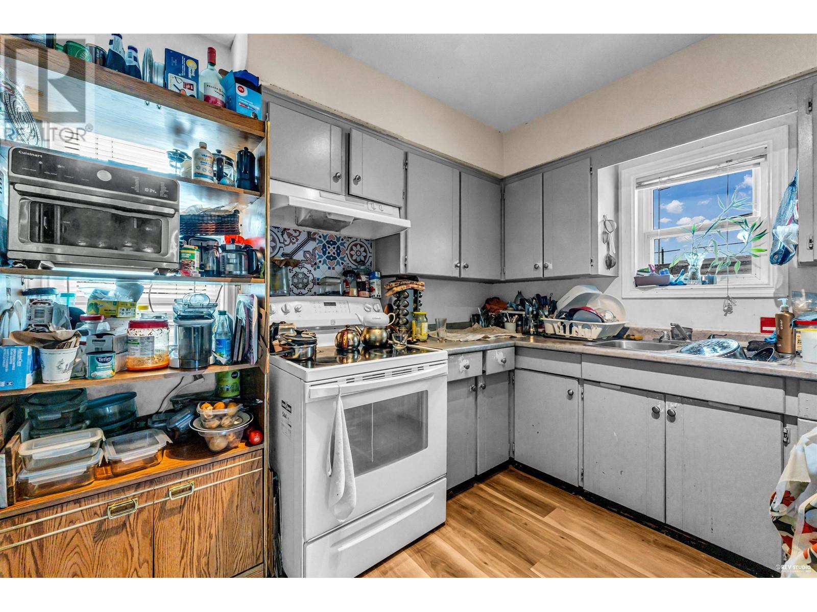 Listing Picture 11 of 23 : 986 E 57TH AVENUE, Vancouver / 溫哥華 - 魯藝地產 Yvonne Lu Group - MLS Medallion Club Member