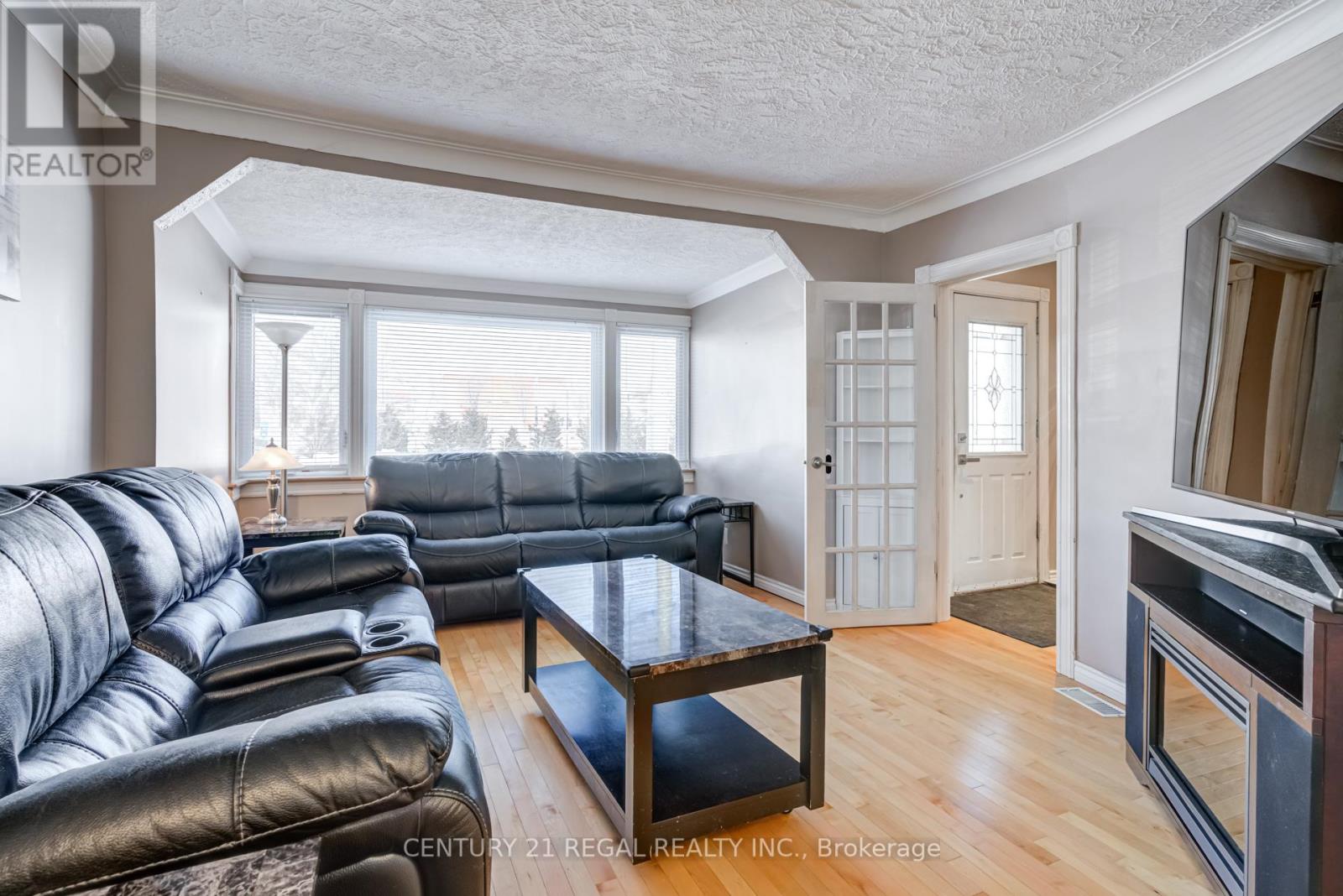 527 Sammon Avenue, Toronto (Danforth Village-East York), Ontario  M4J 2B3 - Photo 2 - E12005052