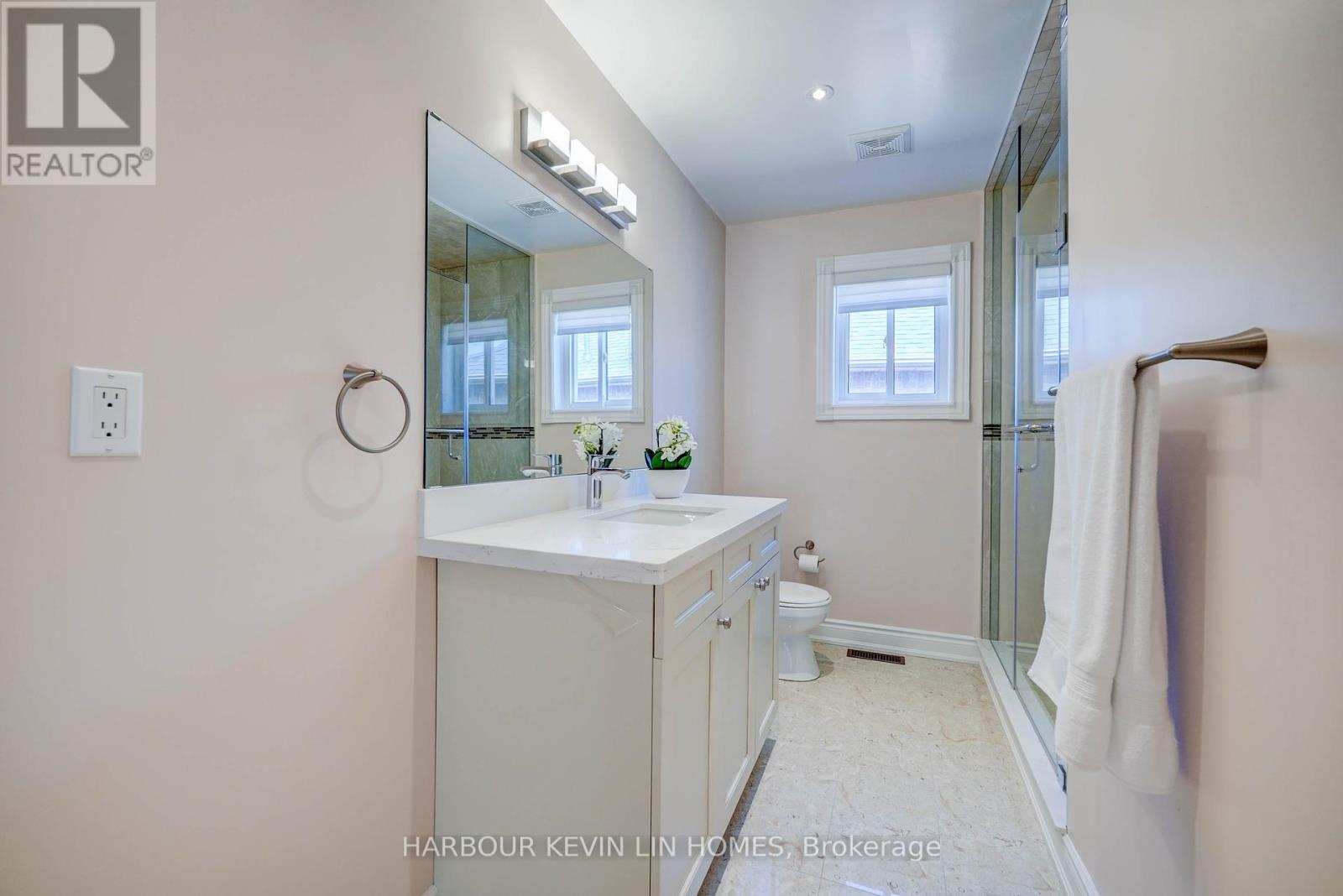 45 Henricks Crescent, Richmond Hill, Ontario  L4B 3W4 - Photo 34 - N12005015