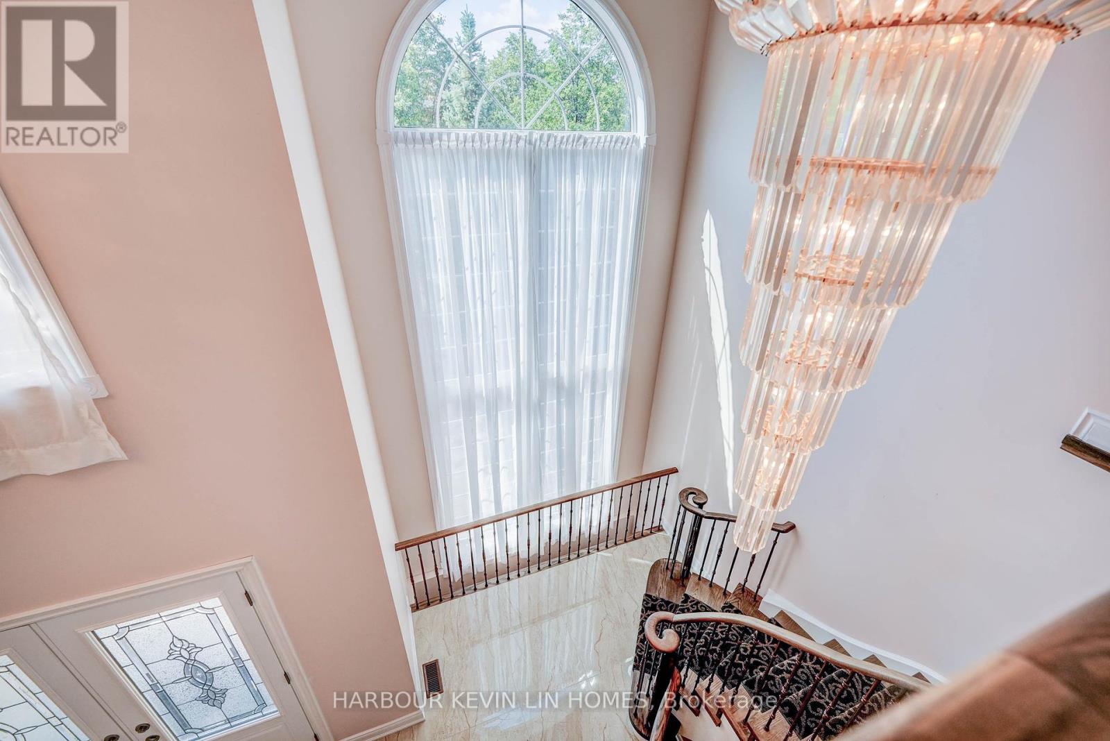 45 Henricks Crescent, Richmond Hill, Ontario  L4B 3W4 - Photo 7 - N12005015
