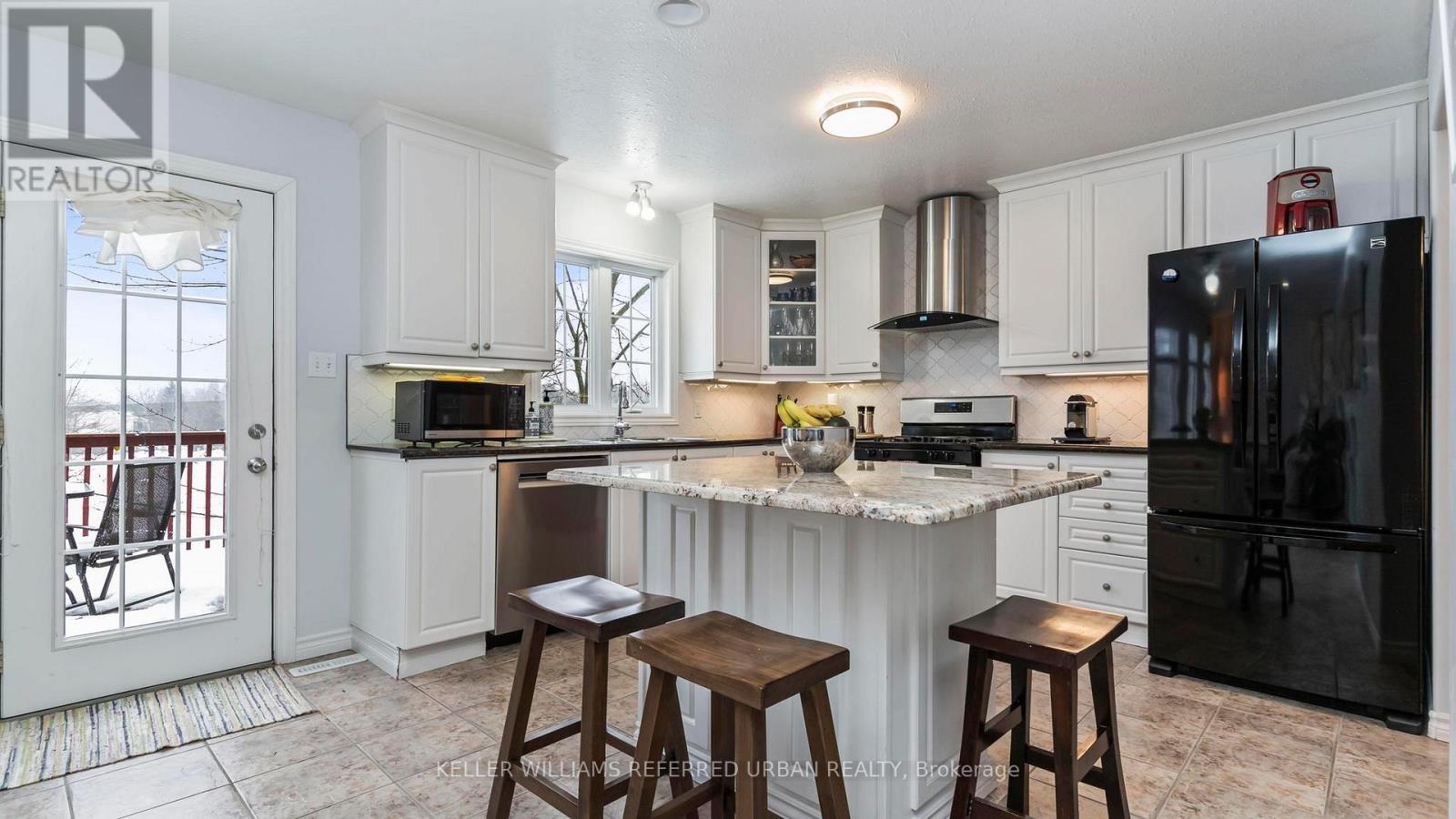 Property at 847 GARIBALDI AVENUE image 4