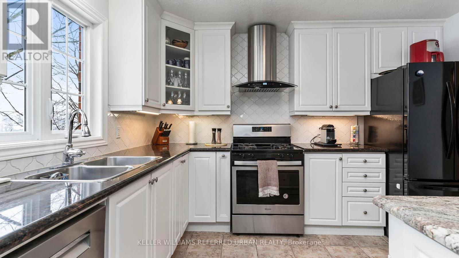 Property at 847 GARIBALDI AVENUE image 5