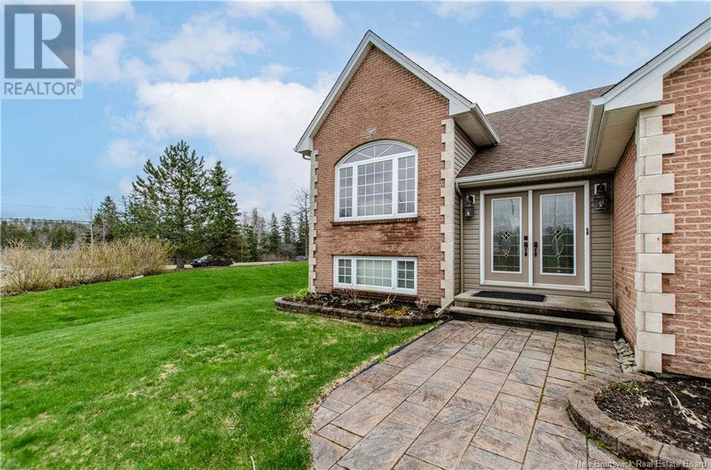 Property at 717 Royal Oaks Boulevard image 3