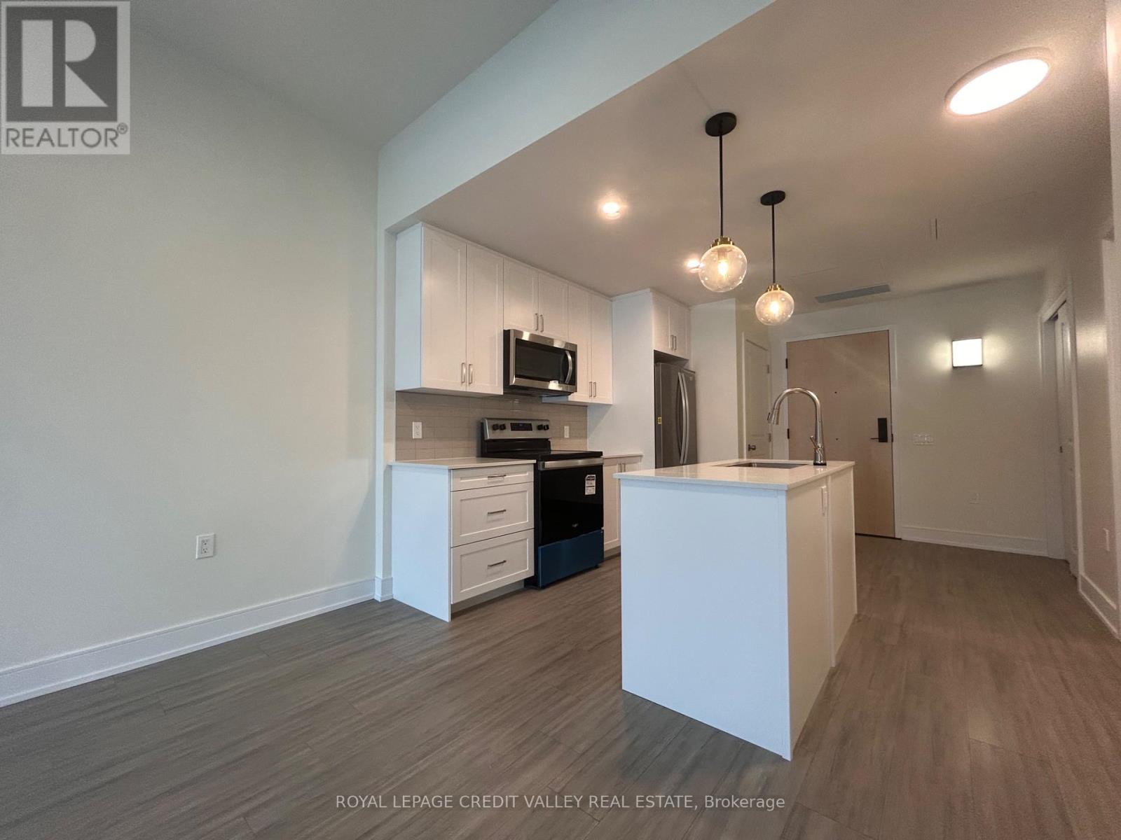 201 - 121 Mary Street, Clearview, Ontario  L0M 1G0 - Photo 4 - S12004935