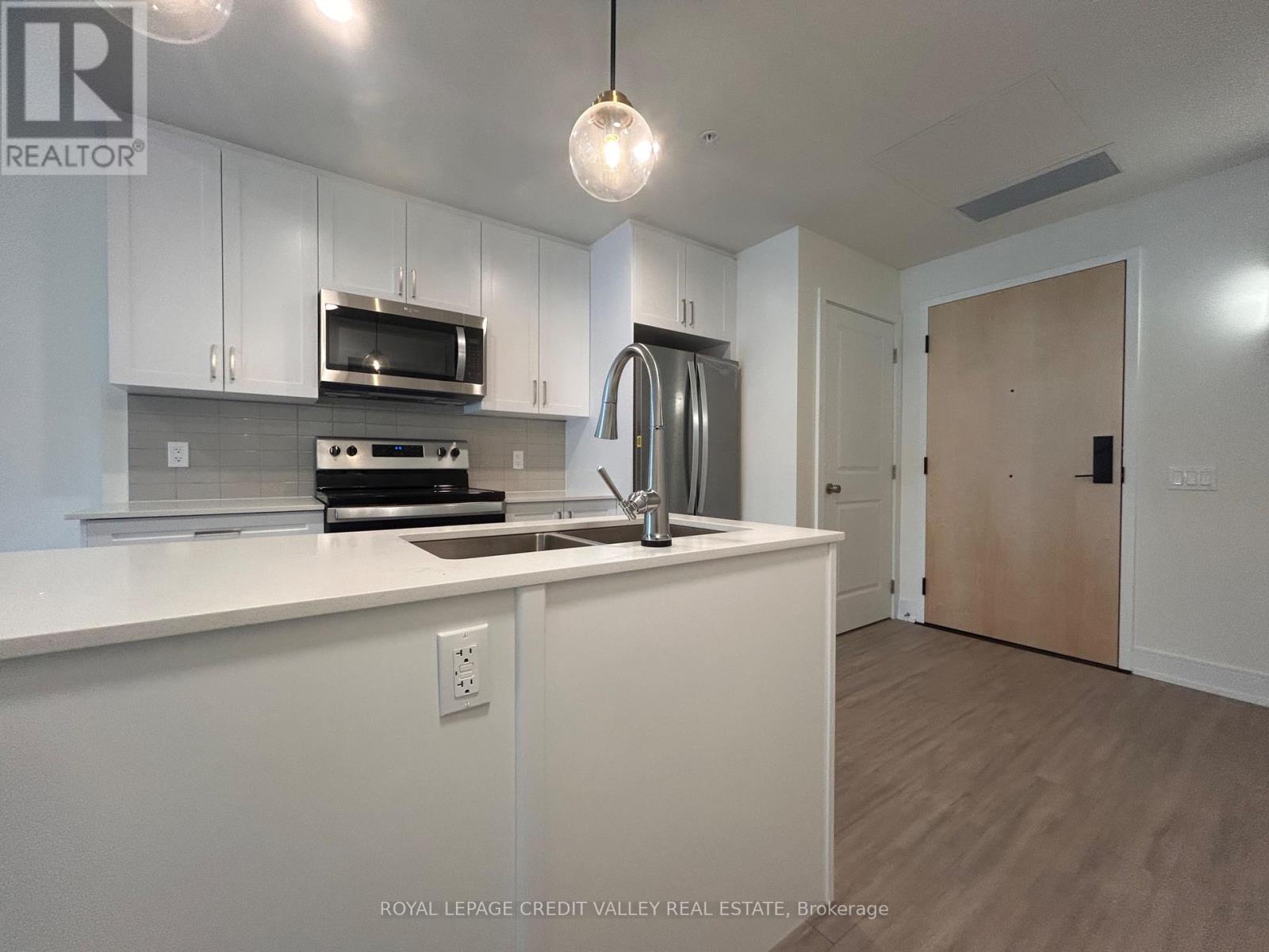 201 - 121 Mary Street, Clearview, Ontario  L0M 1G0 - Photo 5 - S12004935