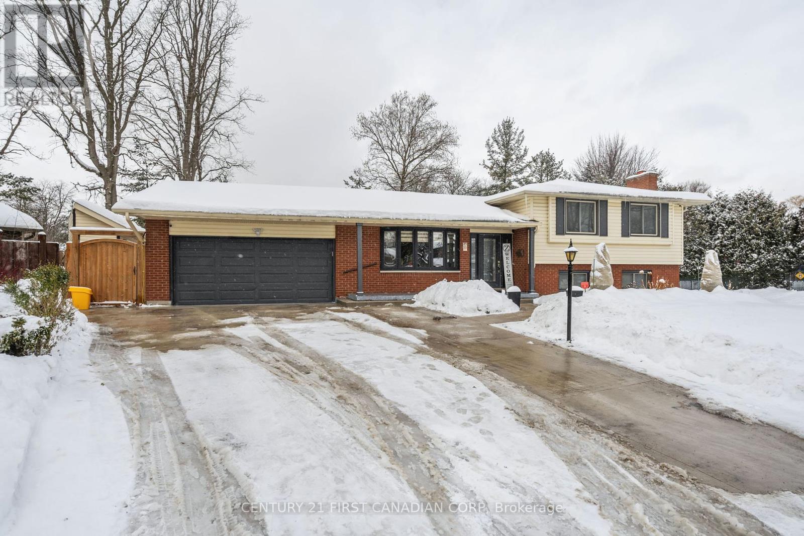 55 St Lawrence Place, London, Ontario  N6J 2G4 - Photo 6 - X12005201