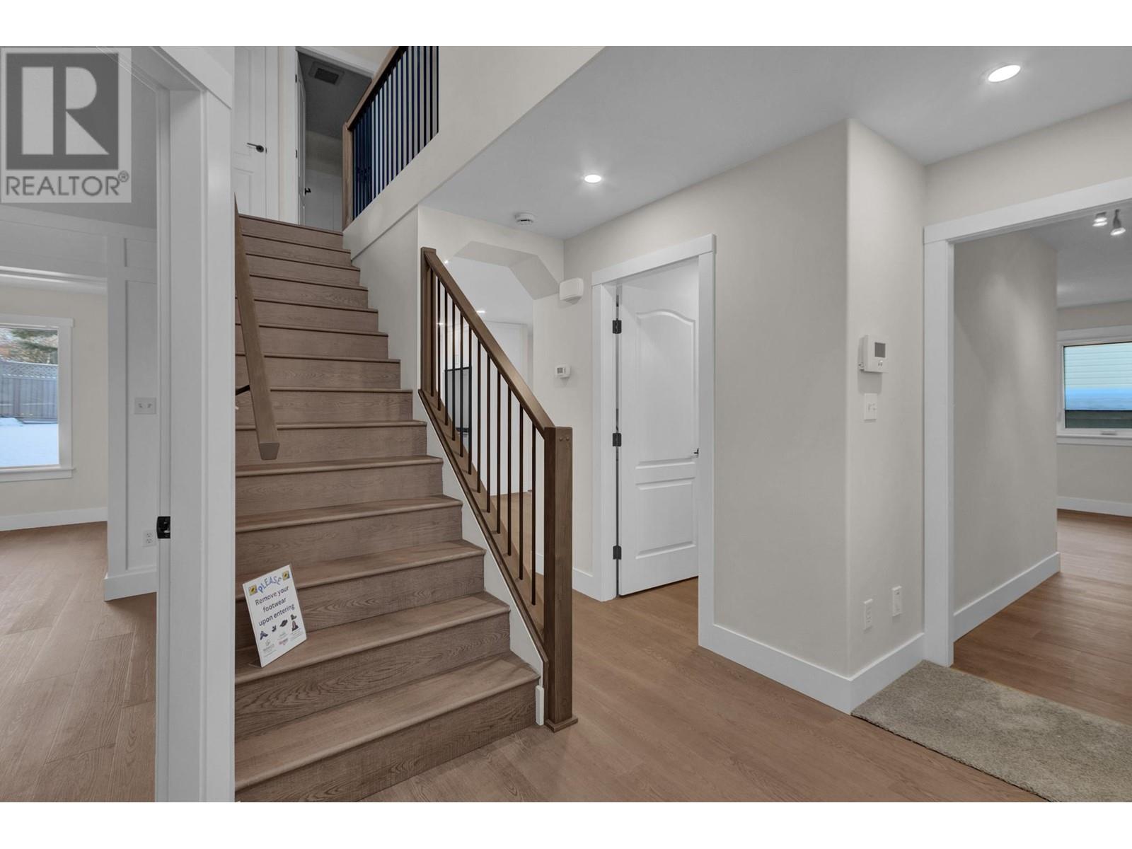 Property at 6807 WESTMOUNT DRIVE image 3