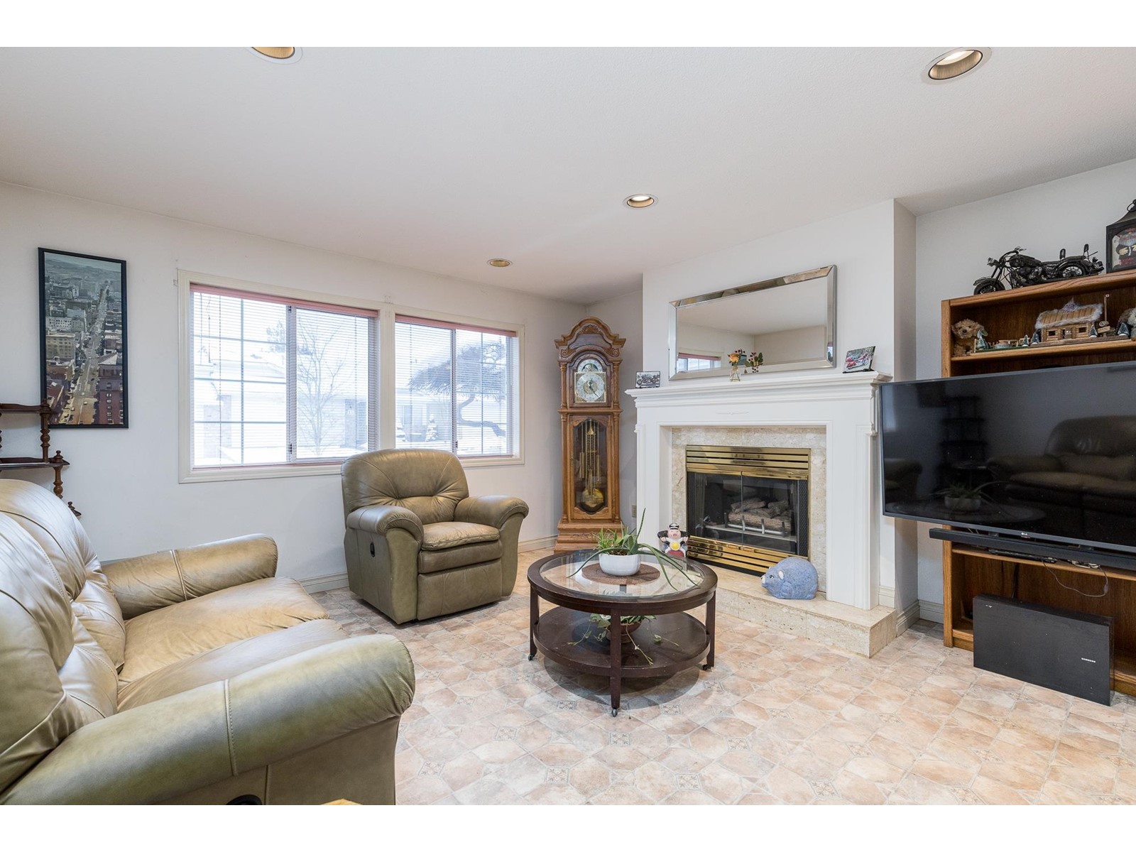Property at 18 5051 203 STREET image 3
