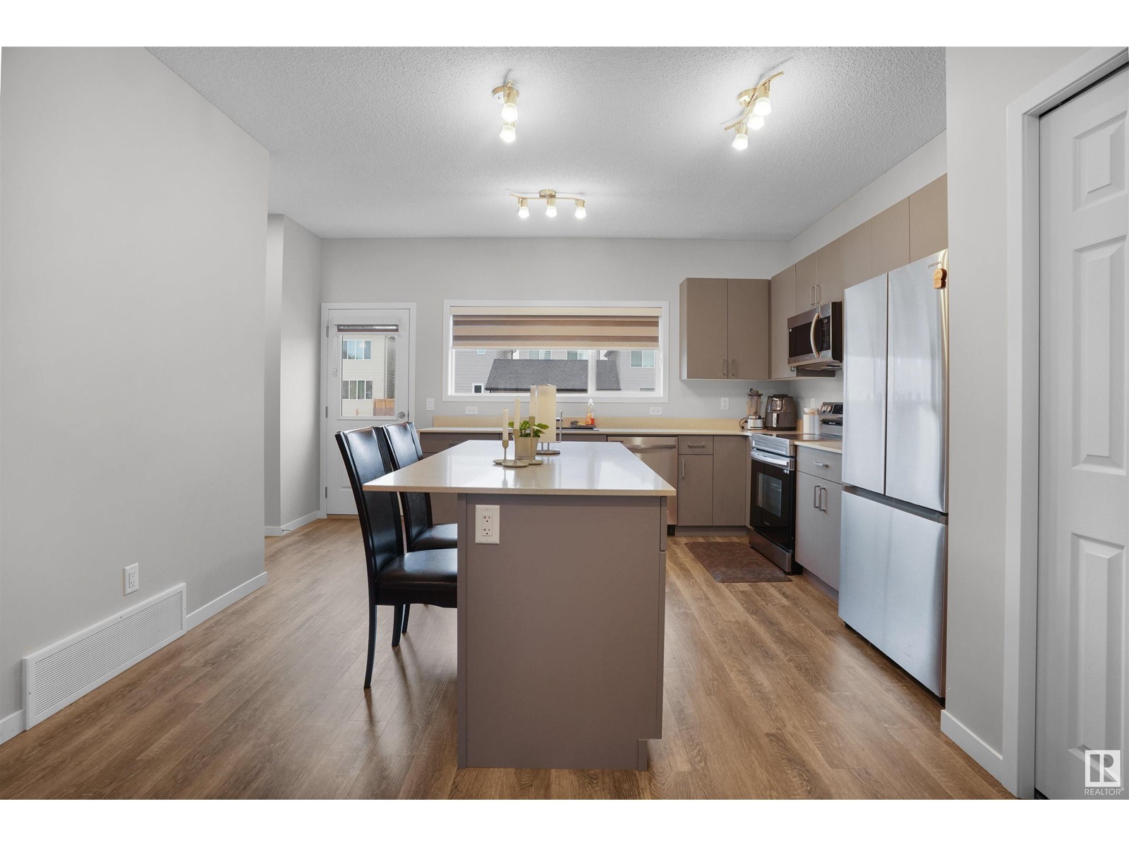 Property at 1304 16 ST NW image 3