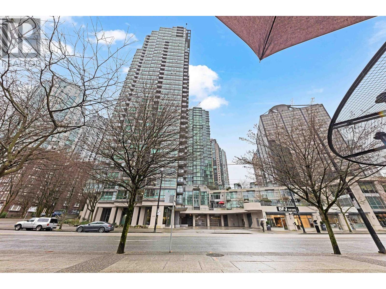 804 1328 W PENDER STREET, Vancouver, British Columbia