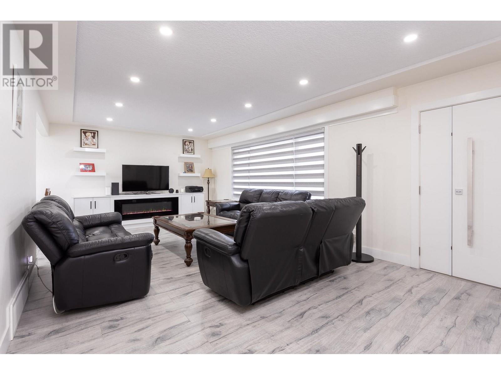 Property at 1624 COQUITLAM AVENUE image 5