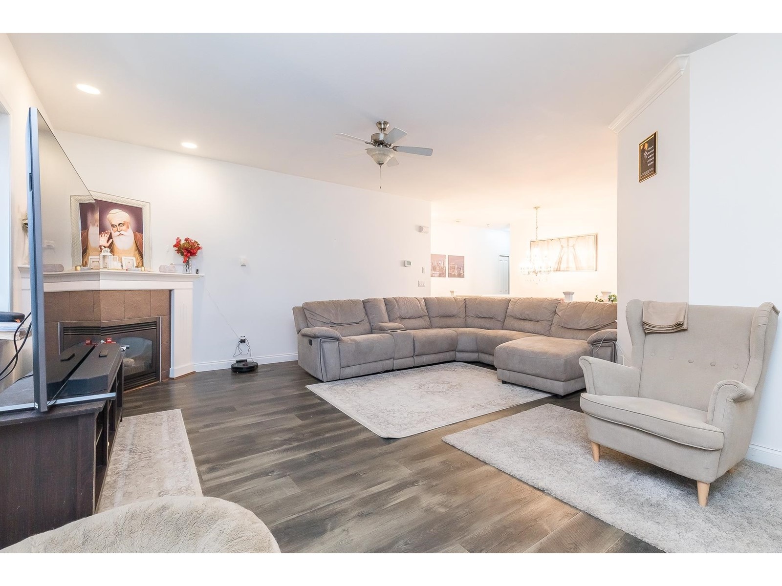 Property at 33883 HOLLISTER PLACE image 1