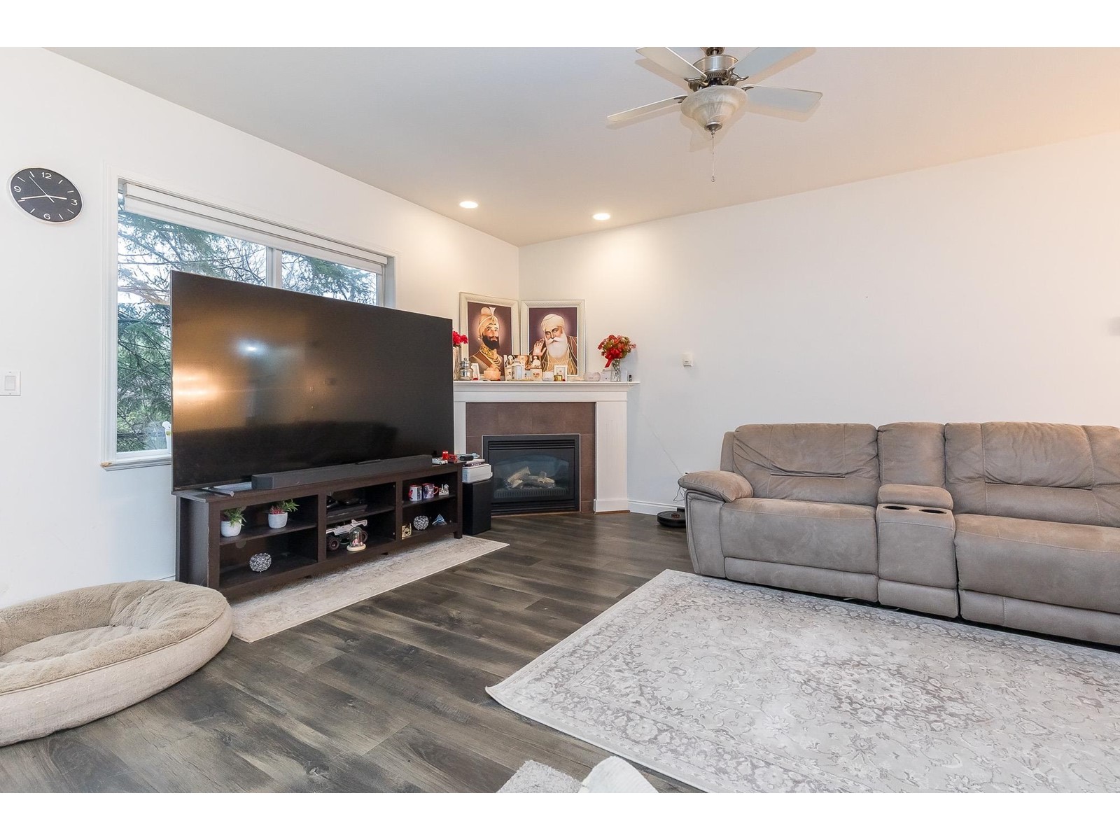 Property at 33883 HOLLISTER PLACE image 2