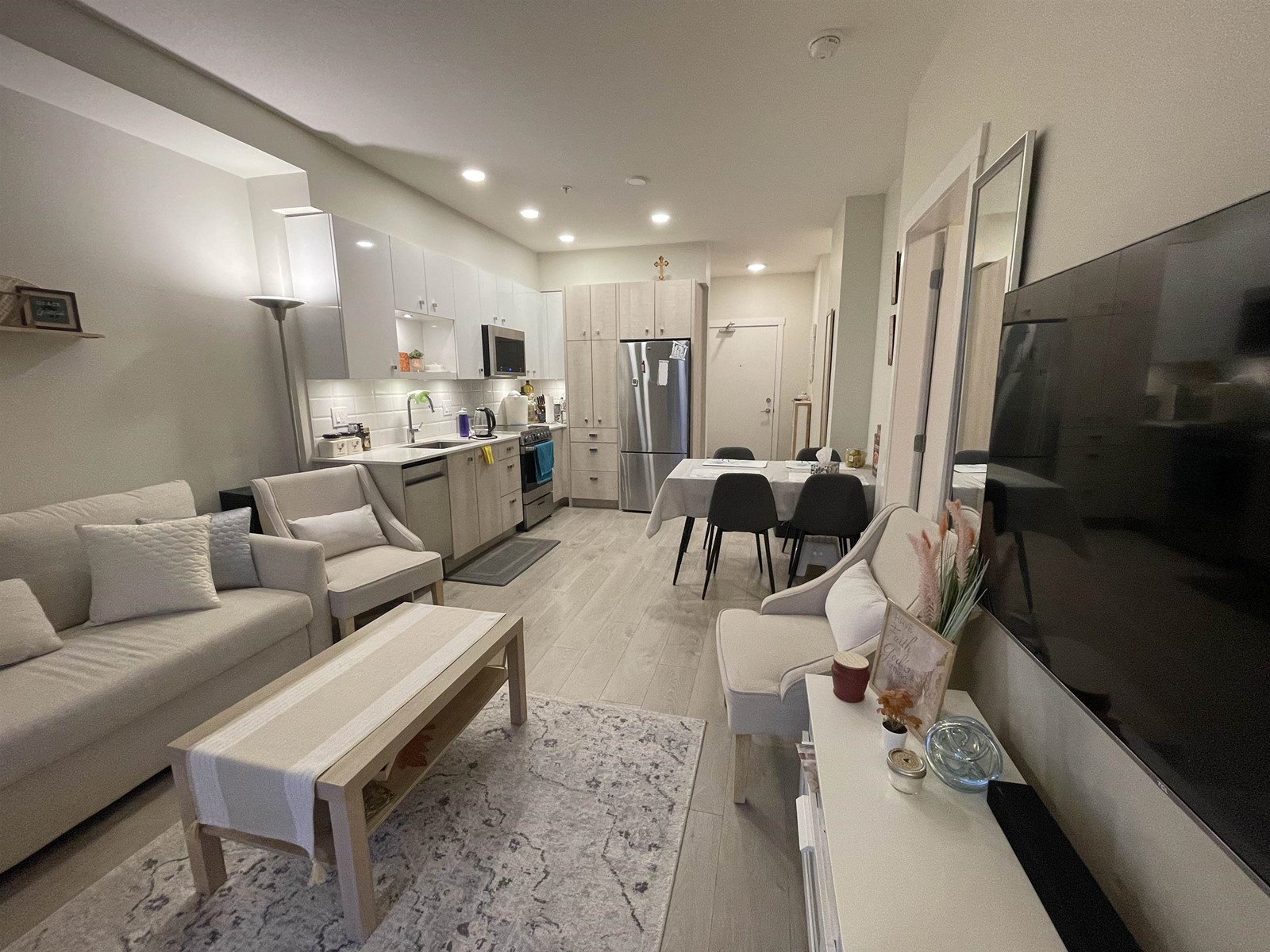 207 10838 Whalley Boulevard, Surrey, British Columbia  V3R 0G8 - Photo 4 - R2973269