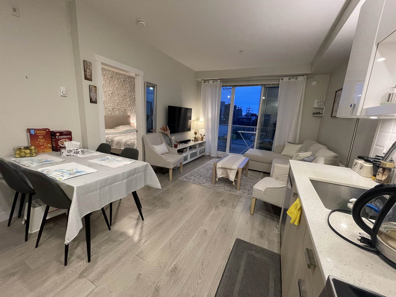 207 10838 Whalley Boulevard, Surrey, British Columbia  V3R 0G8 - Photo 5 - R2973269