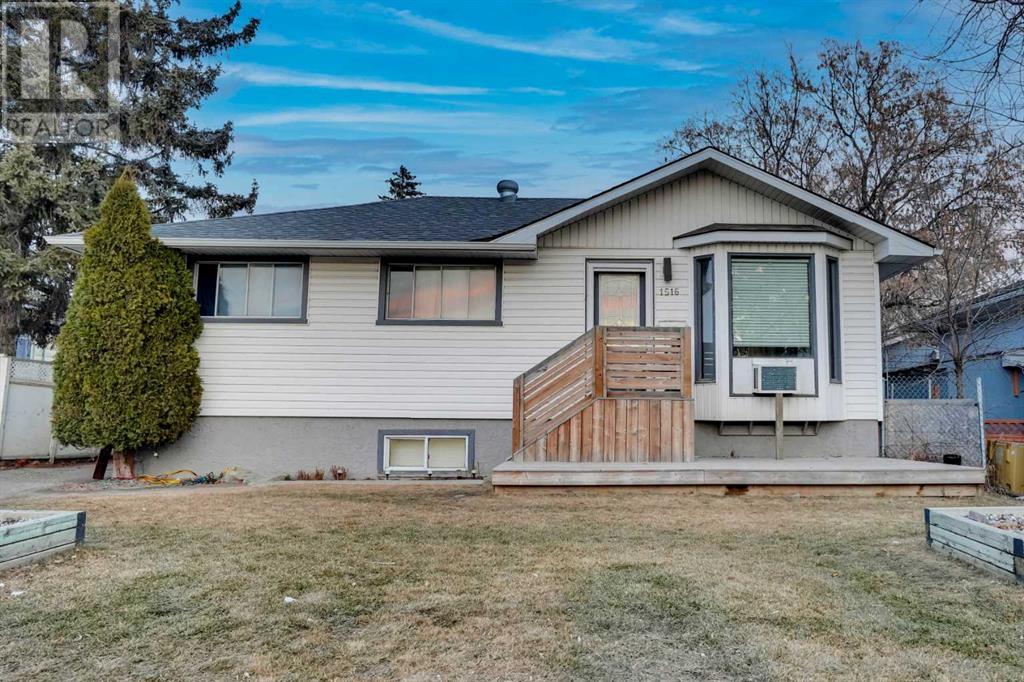 Property at 1516 47 Street SE image 3