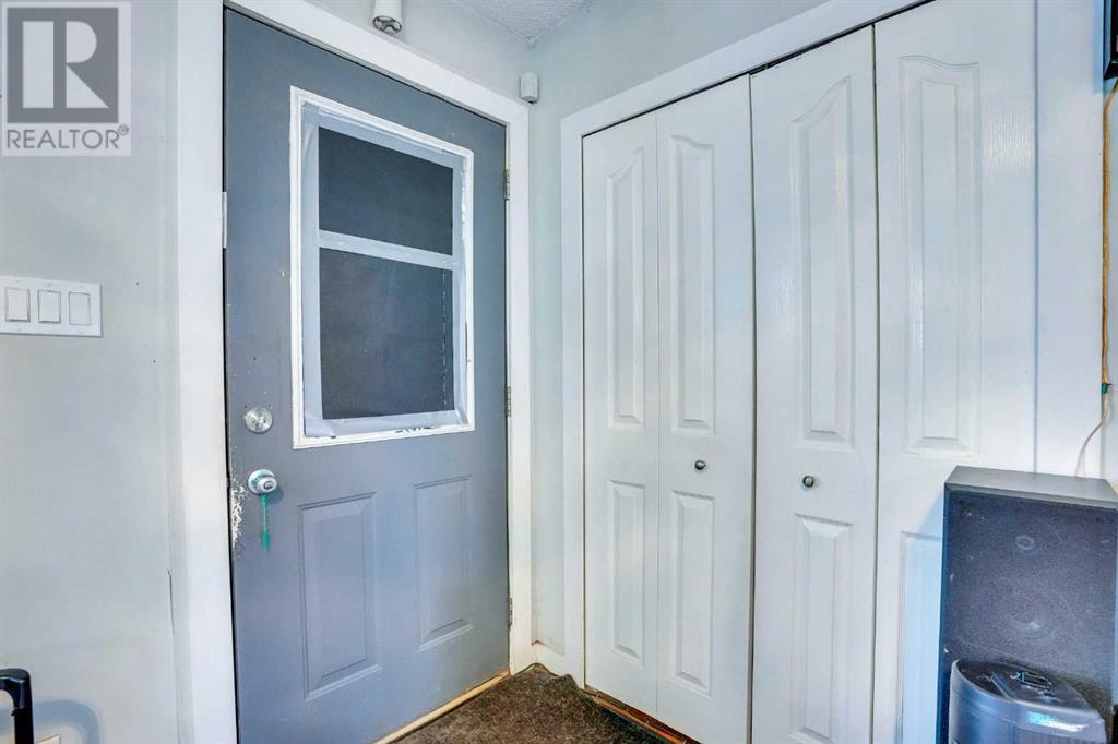 Property at 1516 47 Street SE image 4