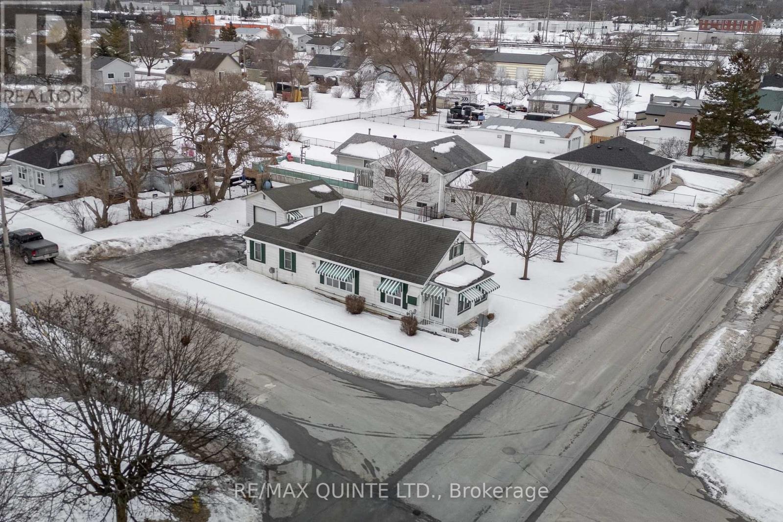 33 Centre Street, Belleville, Ontario  K8N 4W4 - Photo 3 - X12005297