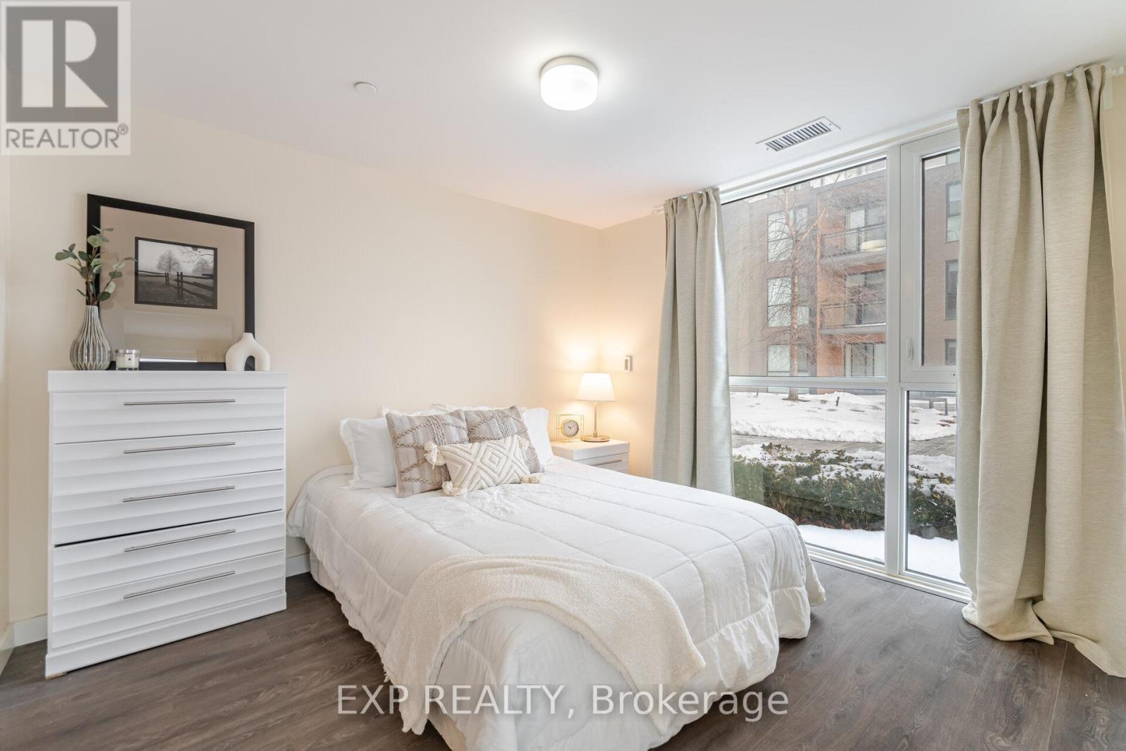 113 - 150 Sabina Drive, Oakville, Ontario  L6H 7C3 - Photo 13 - W12005202
