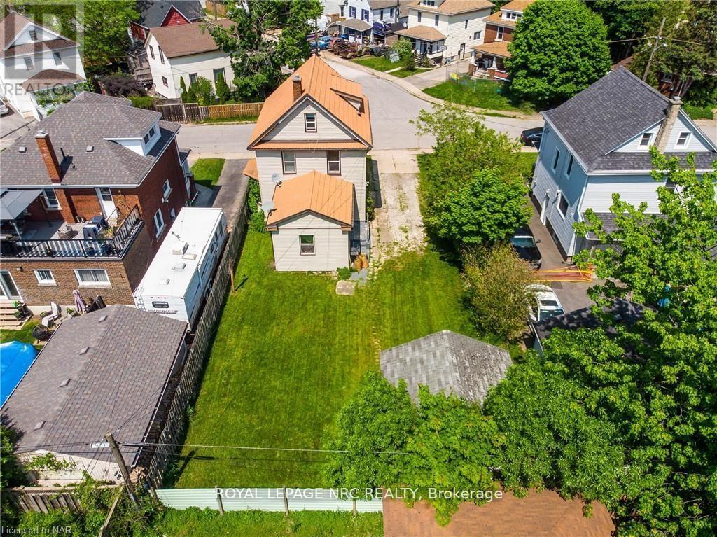 Property at 4588 NELSON CRESCENT image 3