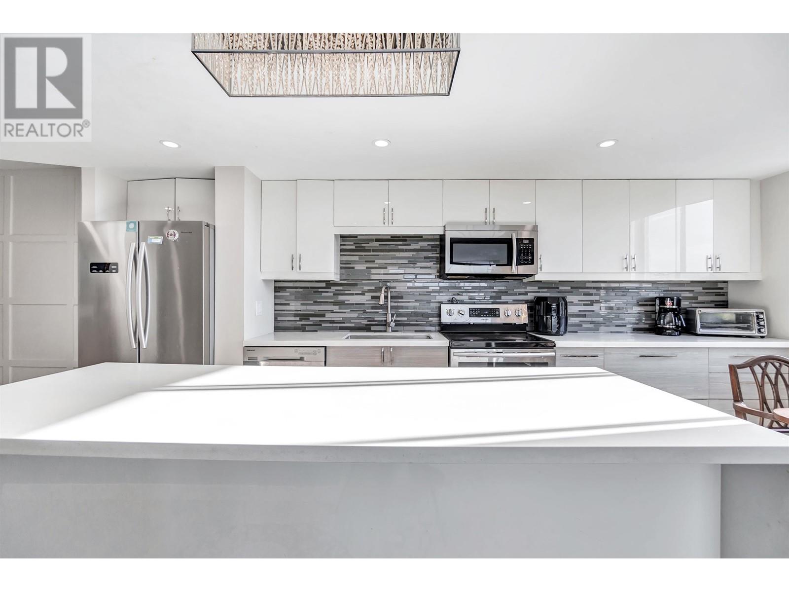 1511 2016 Fullerton Avenue, North Vancouver, British Columbia  V7P 3E6 - Photo 3 - R2974534