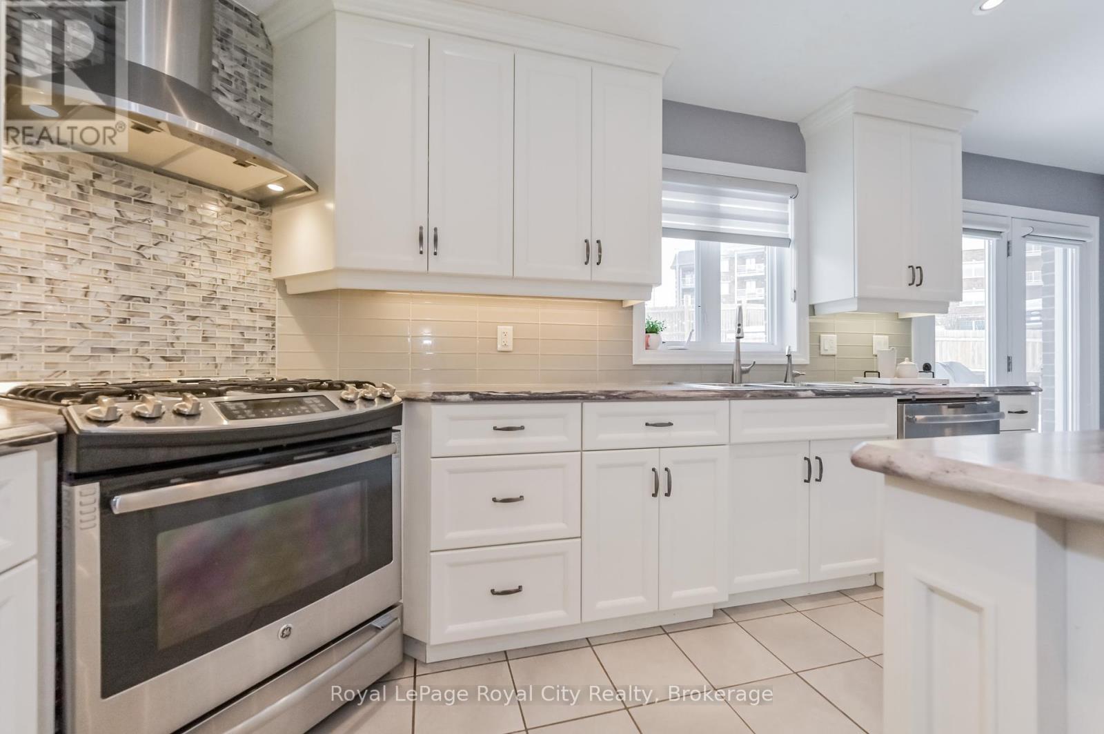 84 Andrews Drive W, Mapleton, Ontario  N0G 1P0 - Photo 11 - X12005307