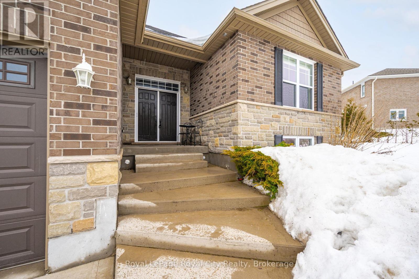 84 Andrews Drive W, Mapleton, Ontario  N0G 1P0 - Photo 2 - X12005307