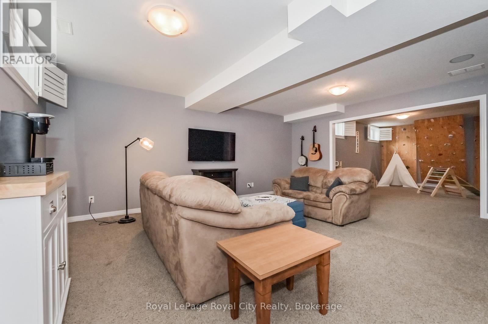 84 Andrews Drive W, Mapleton, Ontario  N0G 1P0 - Photo 22 - X12005307